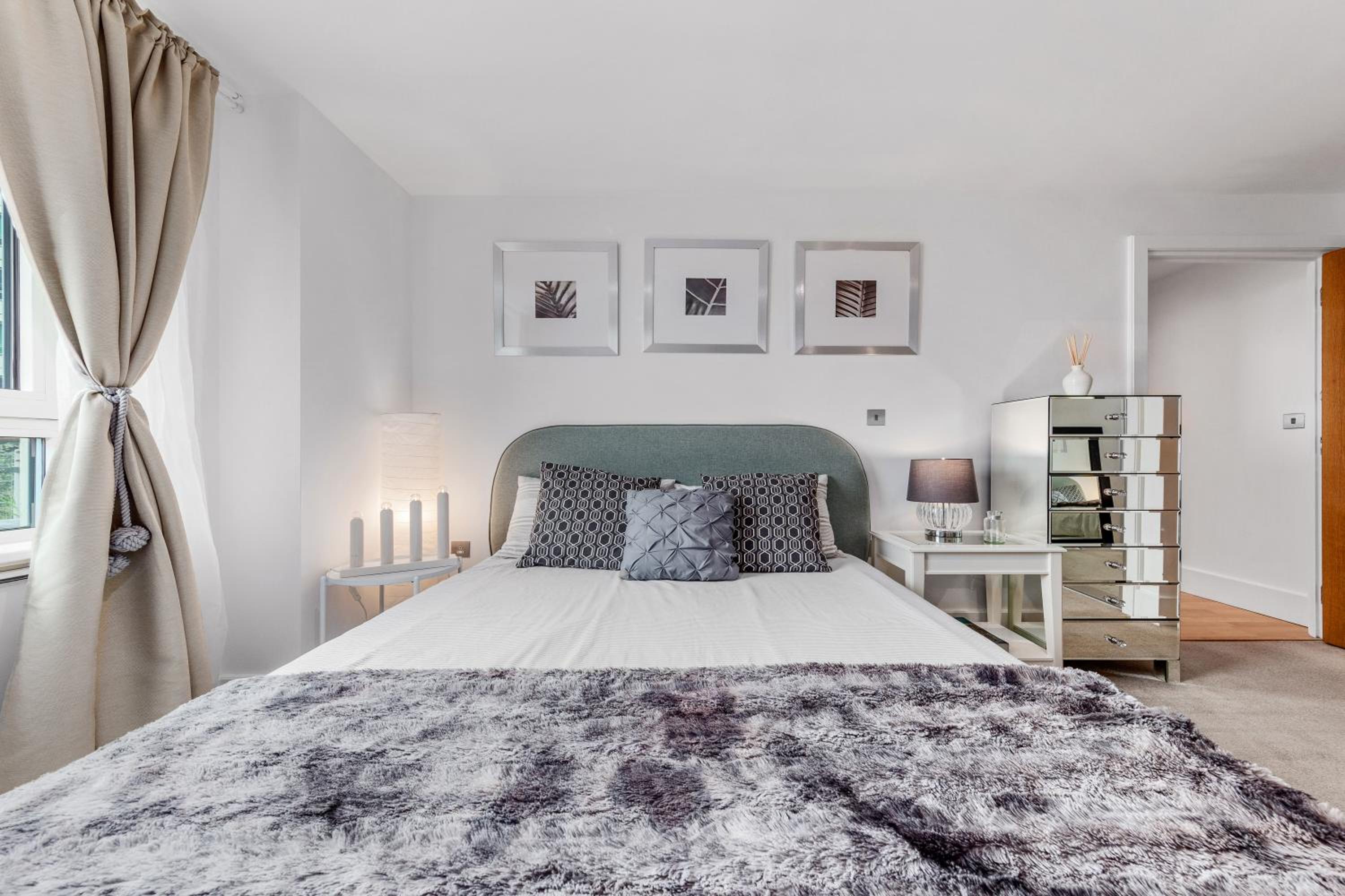 Central LONDON 2 Bedroom US EMBASSY London Eye and Riverside view panoramic balcony
