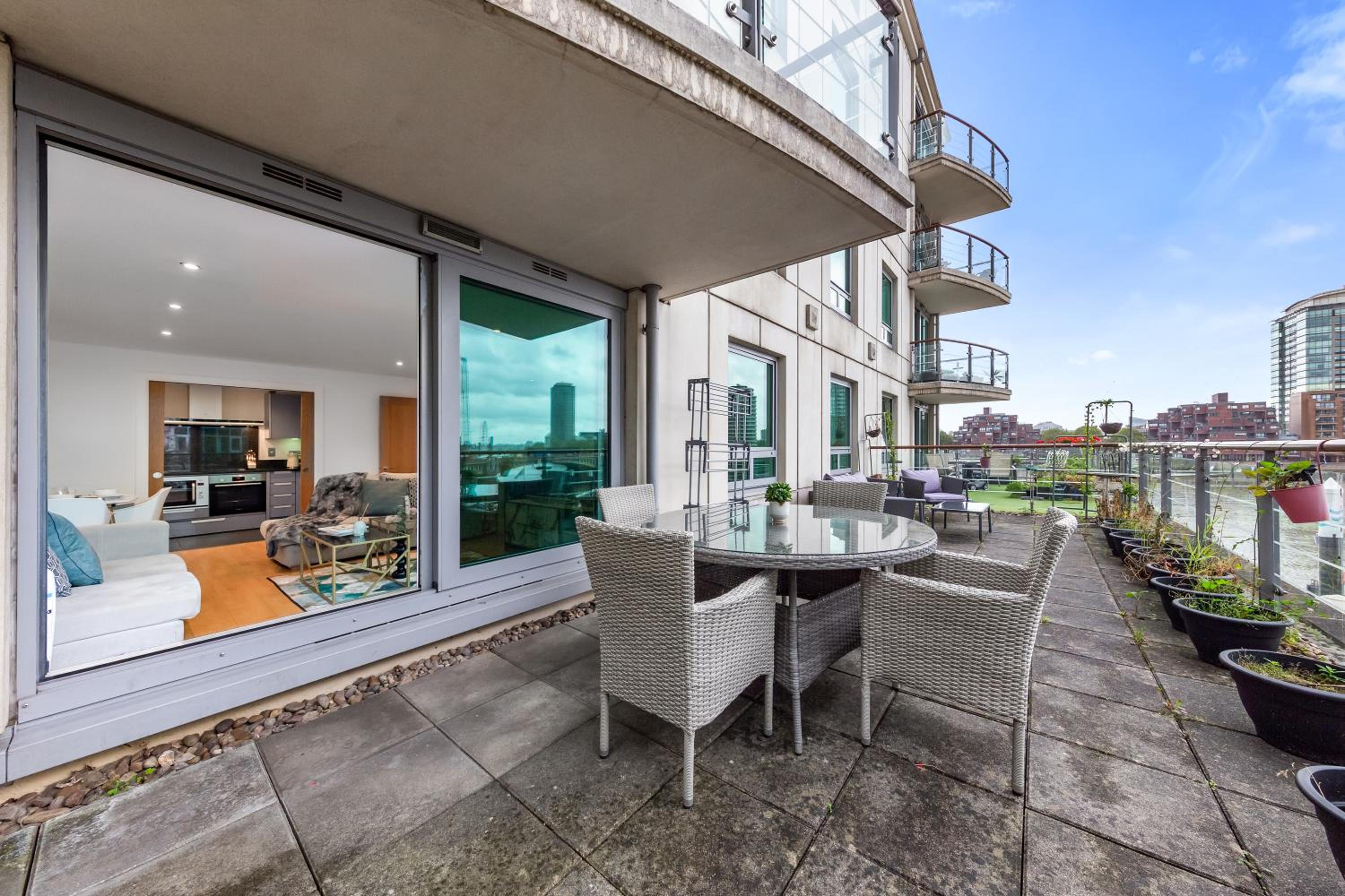 Central LONDON 2 Bedroom US EMBASSY London Eye and Riverside view panoramic balcony