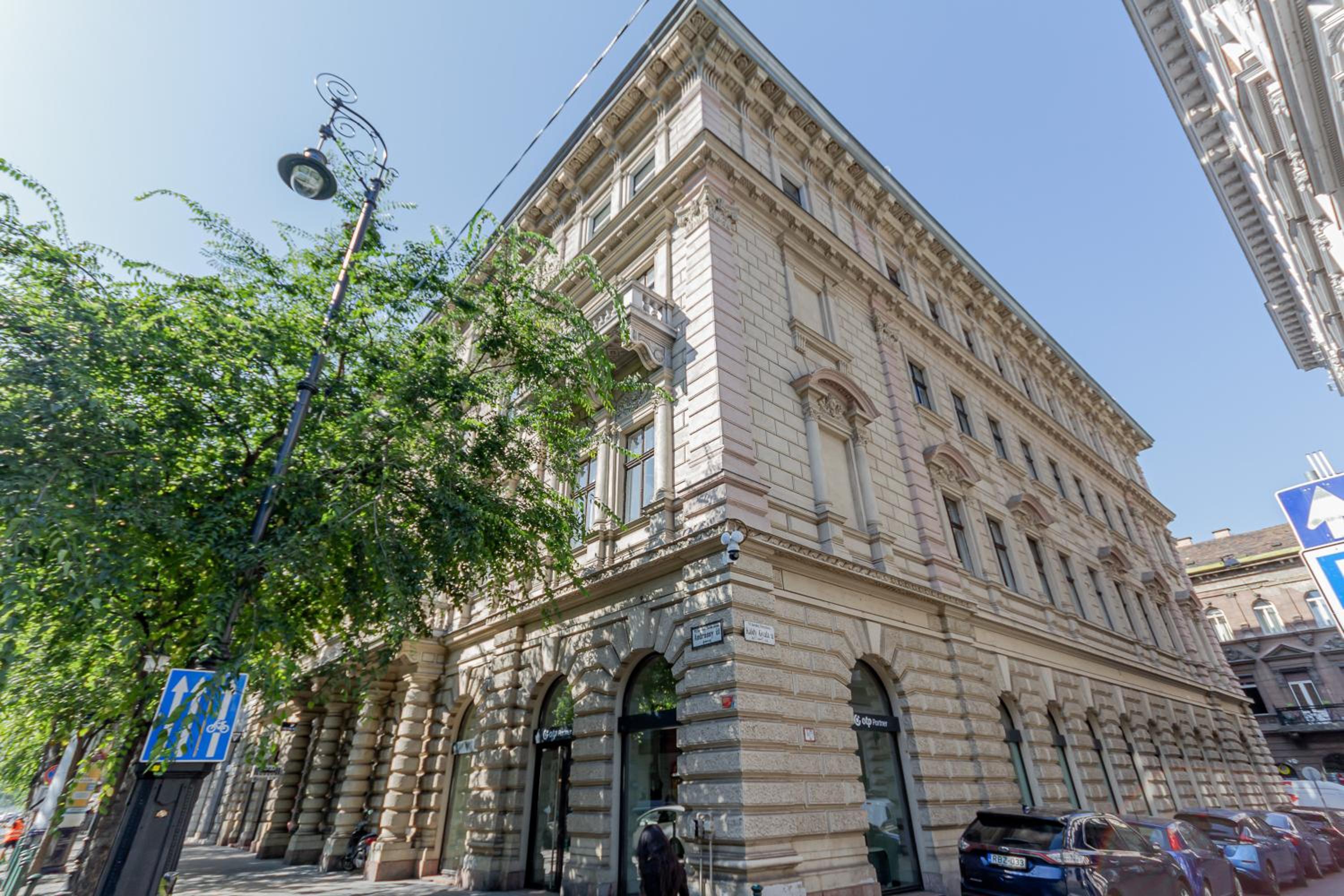 Andrássy Str. Luxury Apartment view 3