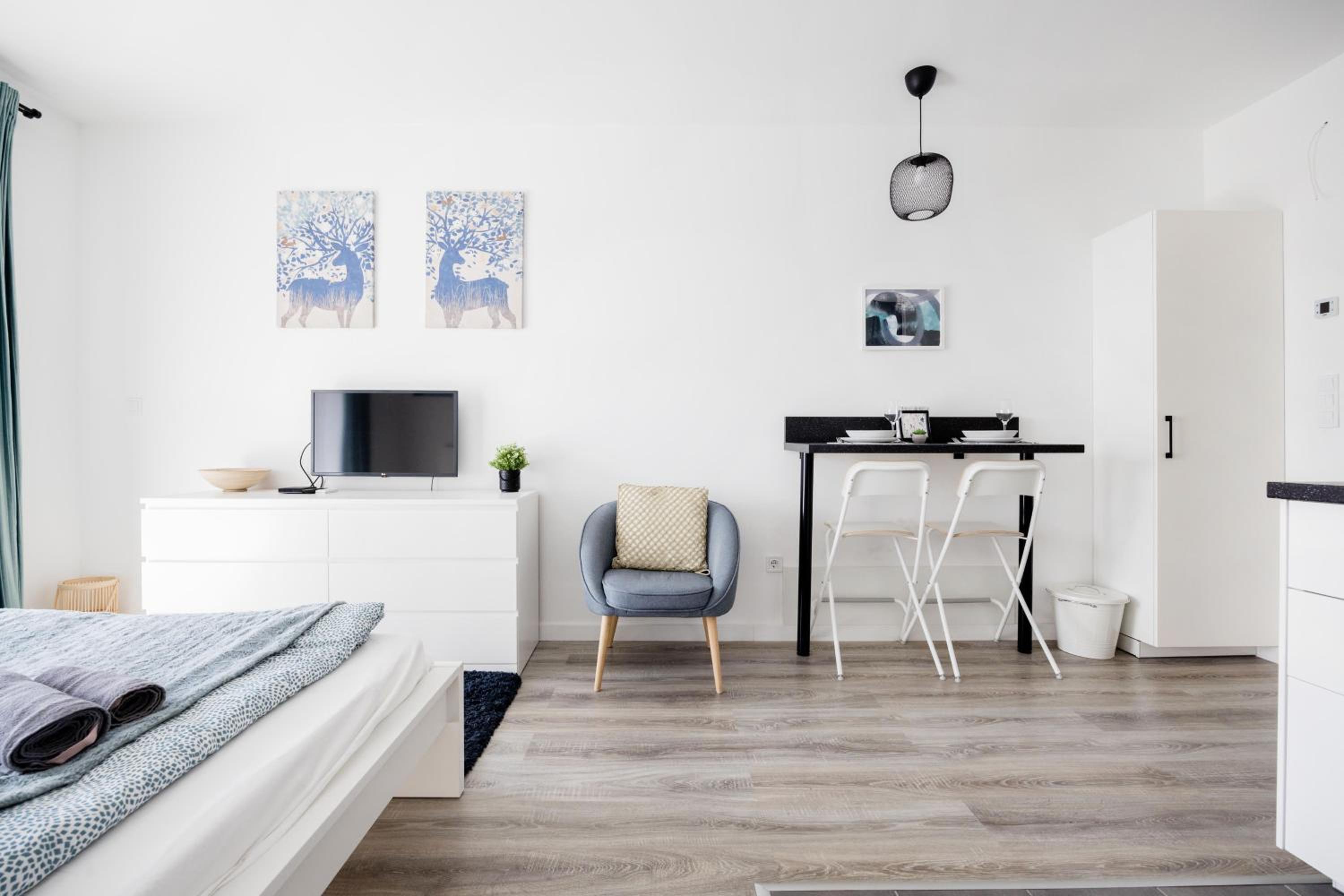 Modern Riverside Studio with Free Parking view 5
