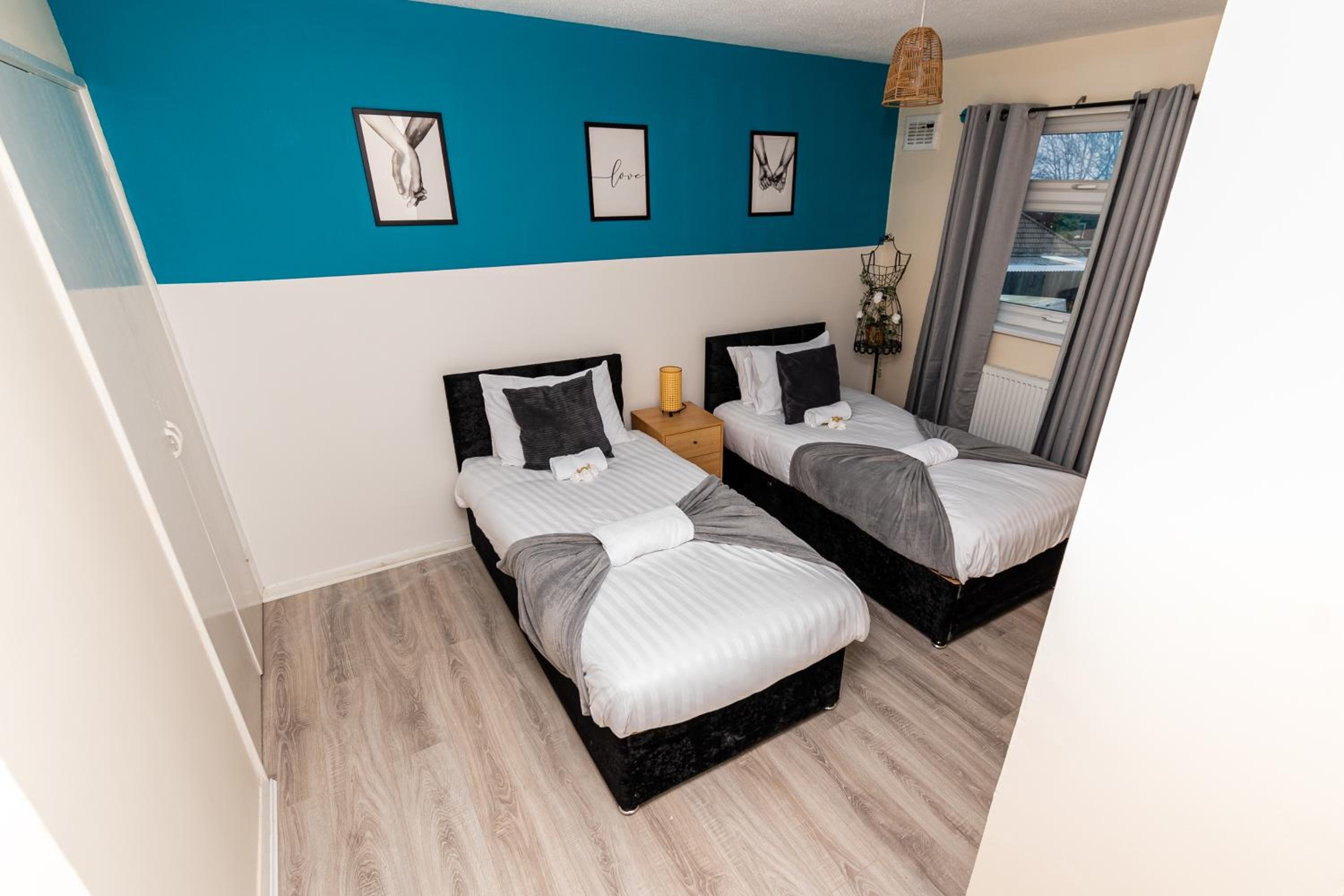 Gateshead Vacations - Fife - Driveway Parking Spacious 4 bed house Sleeps 6 Ideal Contractor Accommodation - Property Image 19