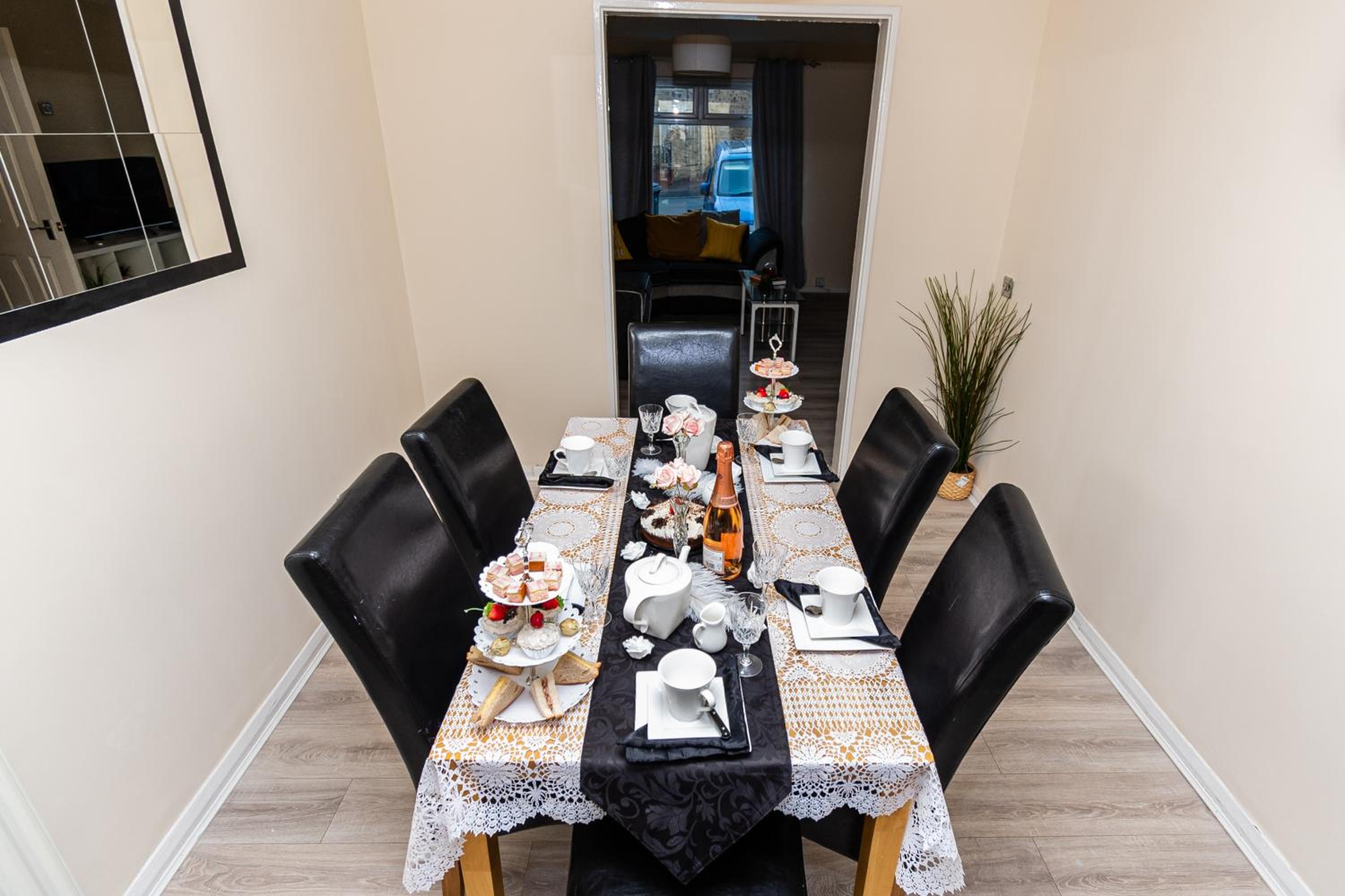 Gateshead Vacations - Fife - Driveway Parking Spacious 4 bed house Sleeps 6 Ideal Contractor Accommodation - Property Image 18