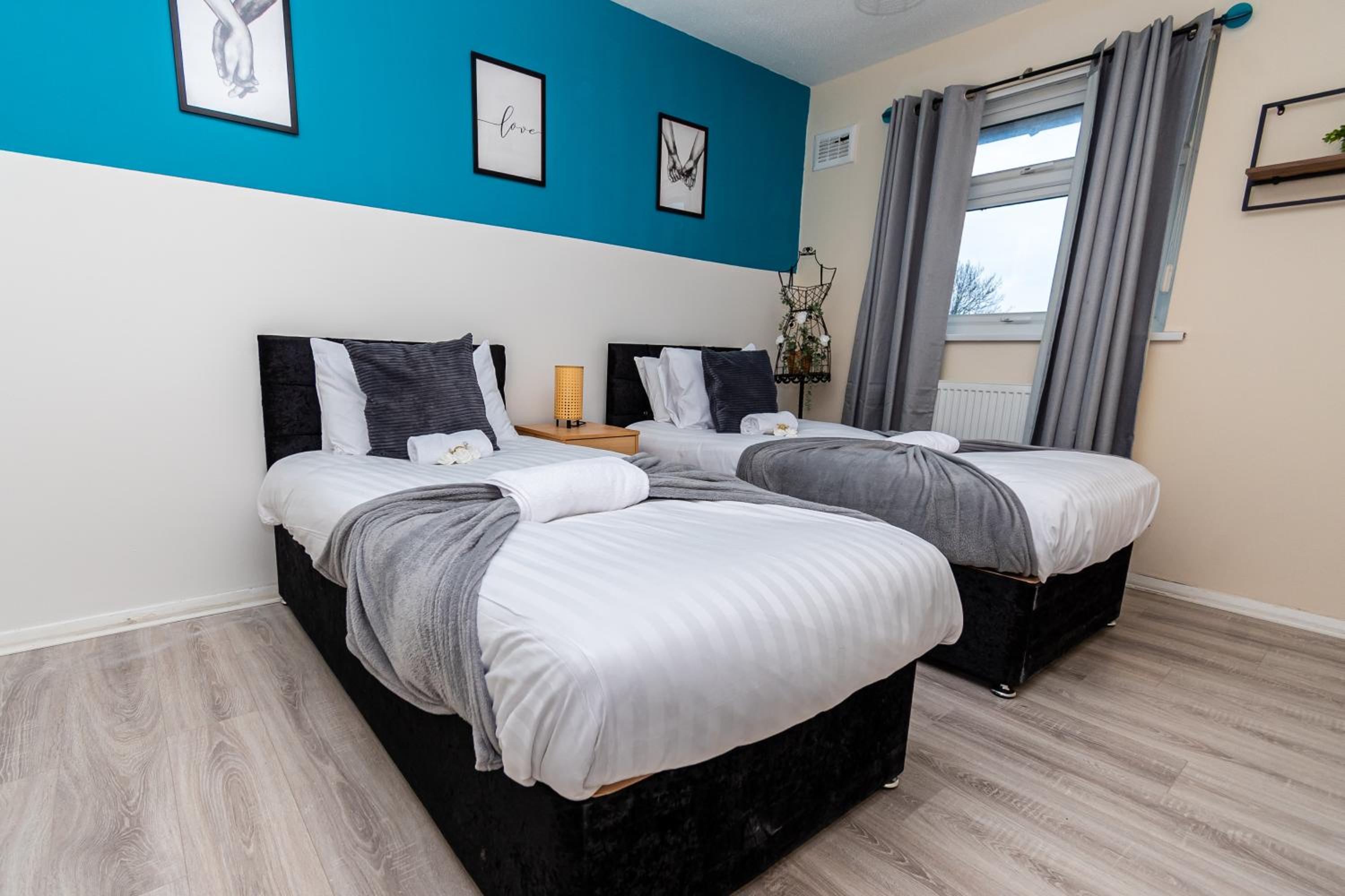 Gateshead Vacations - Fife - Driveway Parking Spacious 4 bed house Sleeps 6 Ideal Contractor Accommodation - Property Image 14