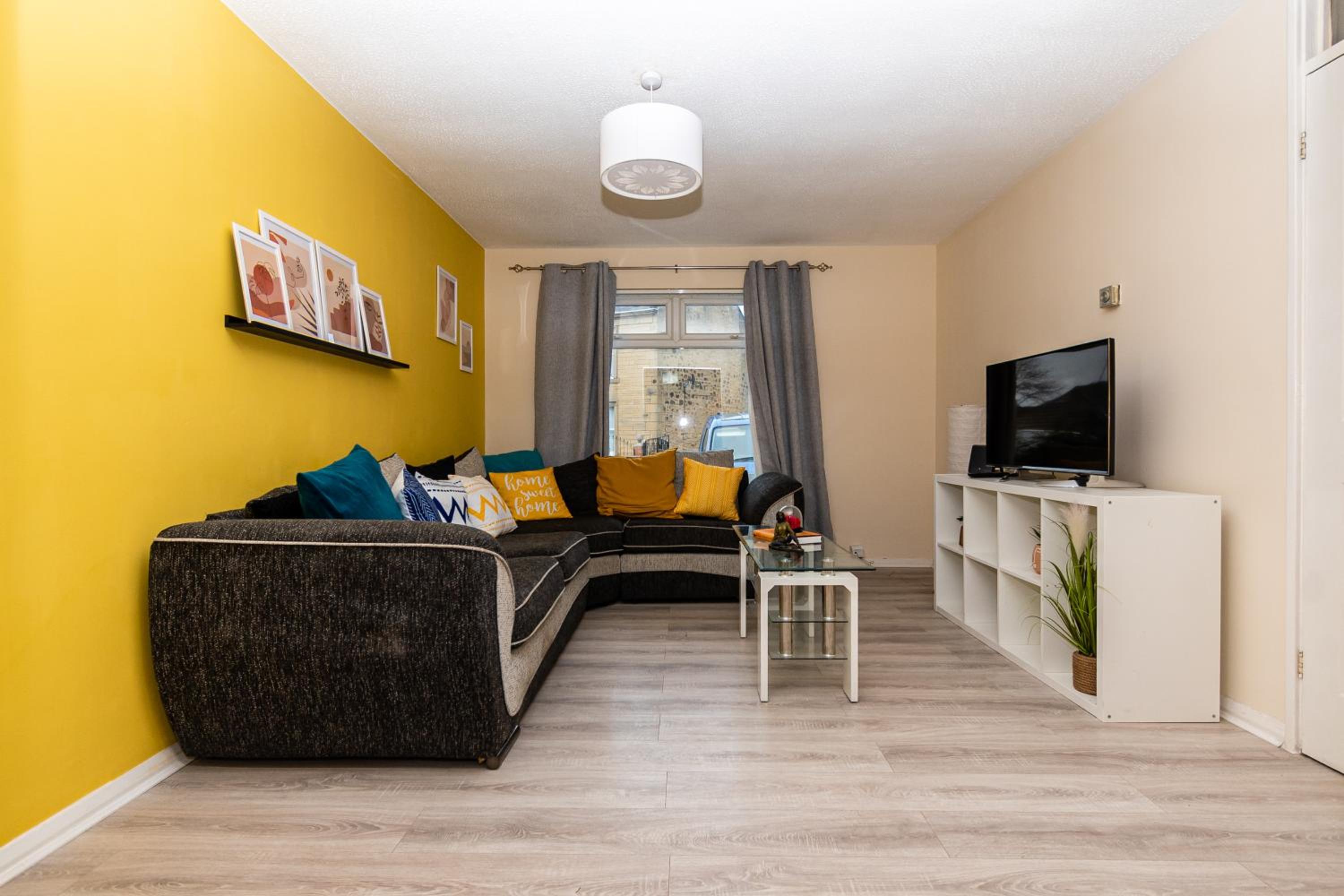 Gateshead Vacations - Fife - Driveway Parking Spacious 4 bed house Sleeps 6 Ideal Contractor Accommodation - Property Image 6