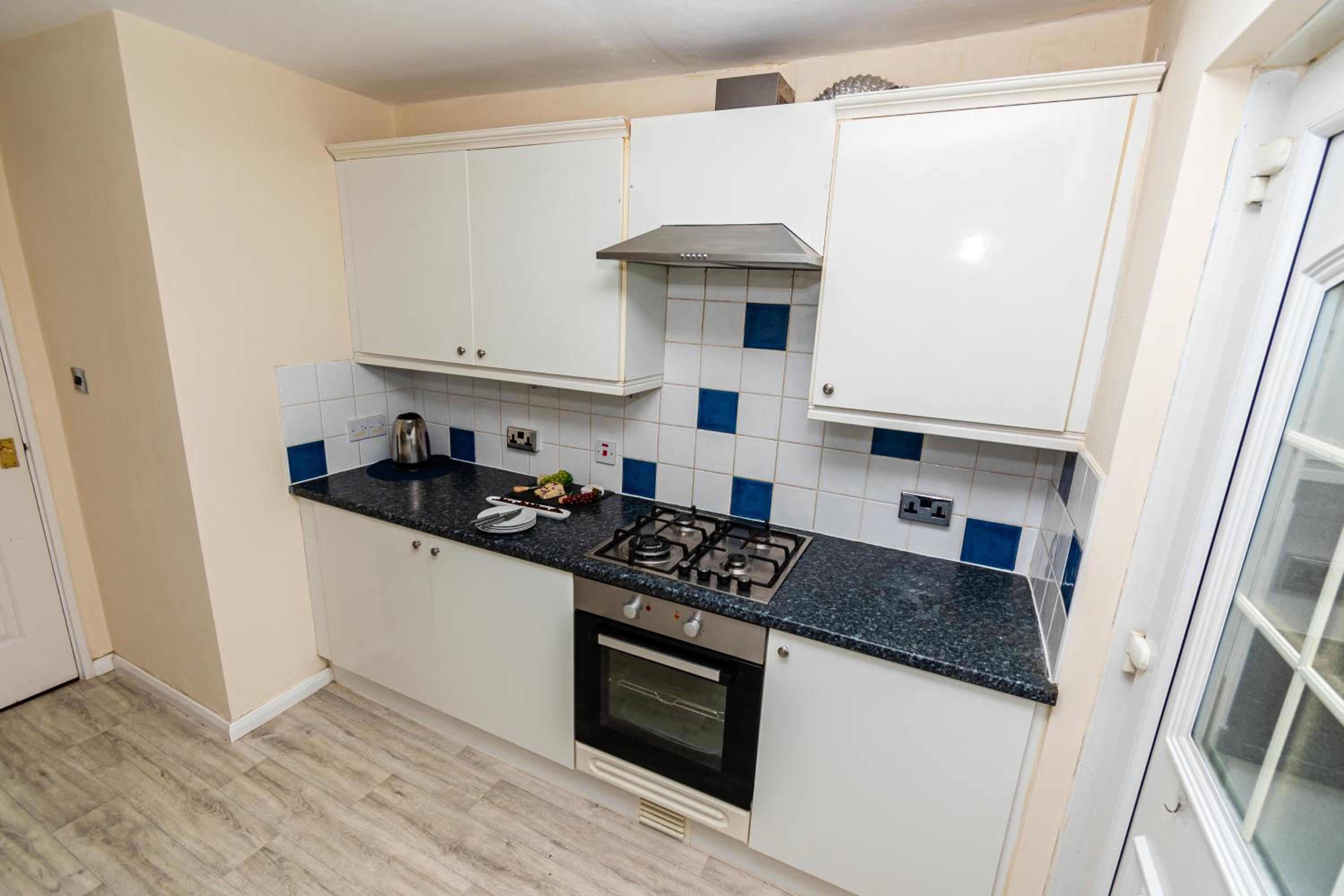 Gateshead Vacations - Fife - Driveway Parking Spacious 4 bed house Sleeps 6 Ideal Contractor Accommodation - Property Image 11
