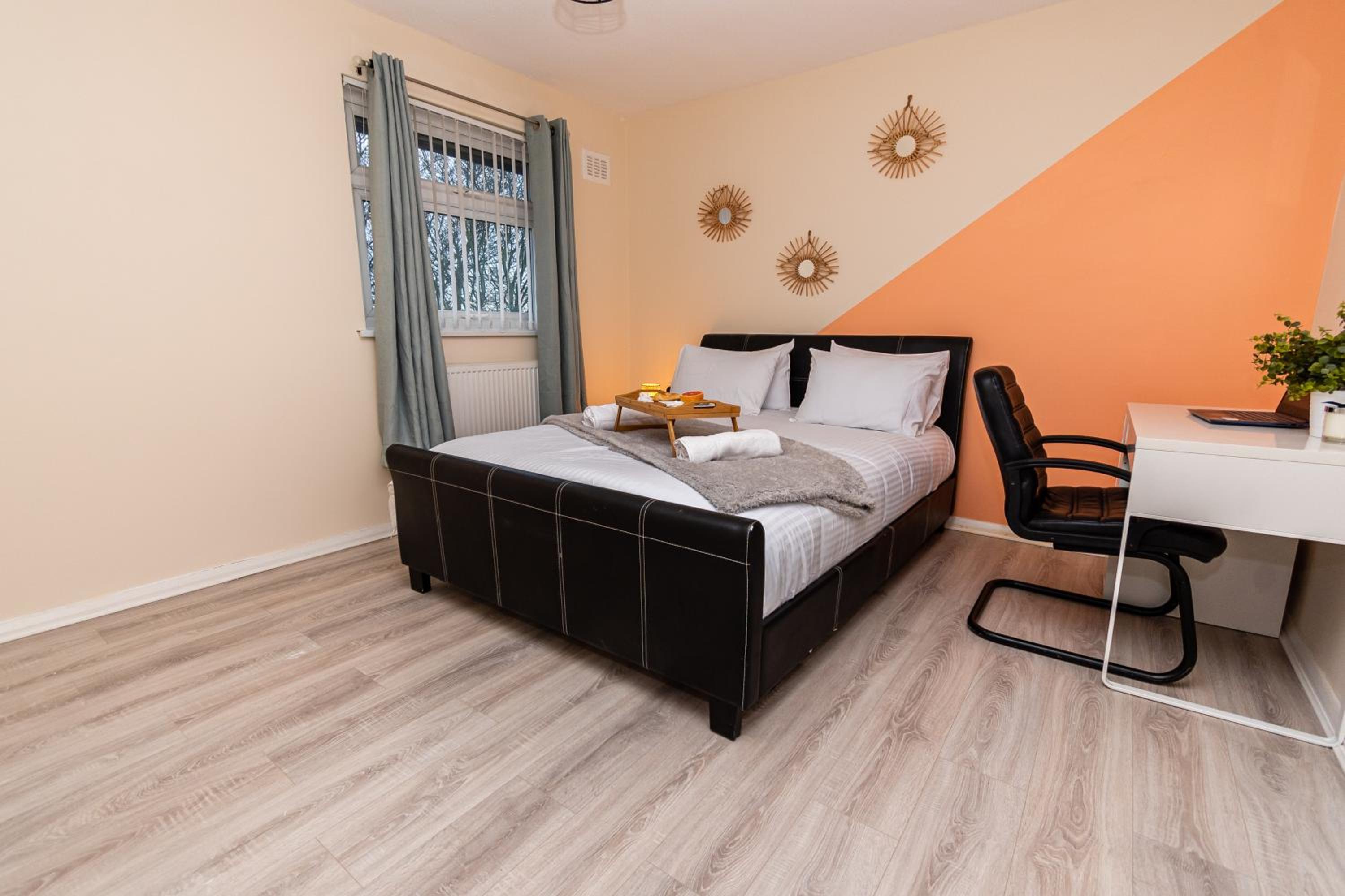 Gateshead Vacations - Fife - Driveway Parking Spacious 4 bed house Sleeps 6 Ideal Contractor Accommodation - Property Image 9