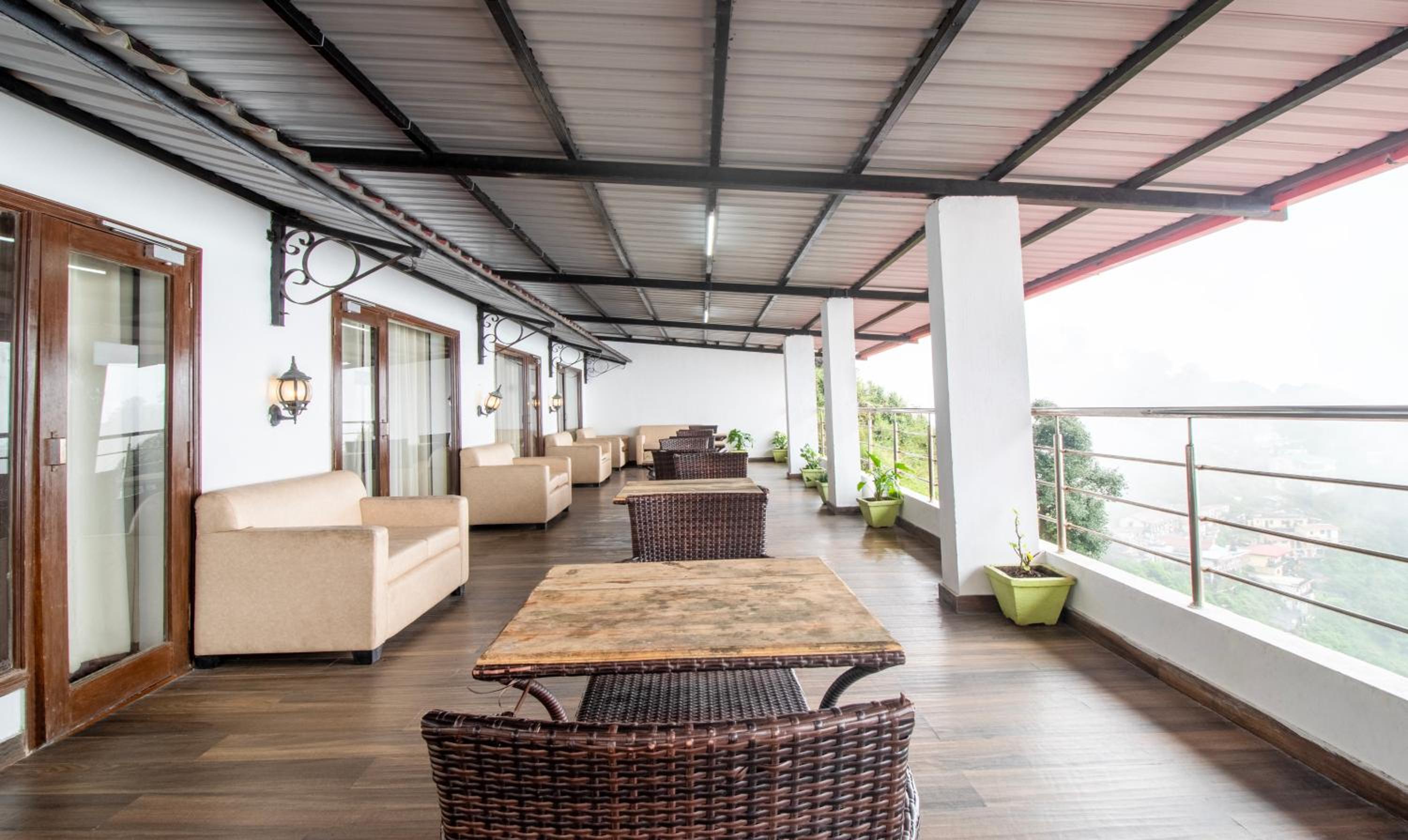 Mussoorie Vacations - Treebo Premium Queen Of Hills Near Mall Road - Property Image 1
