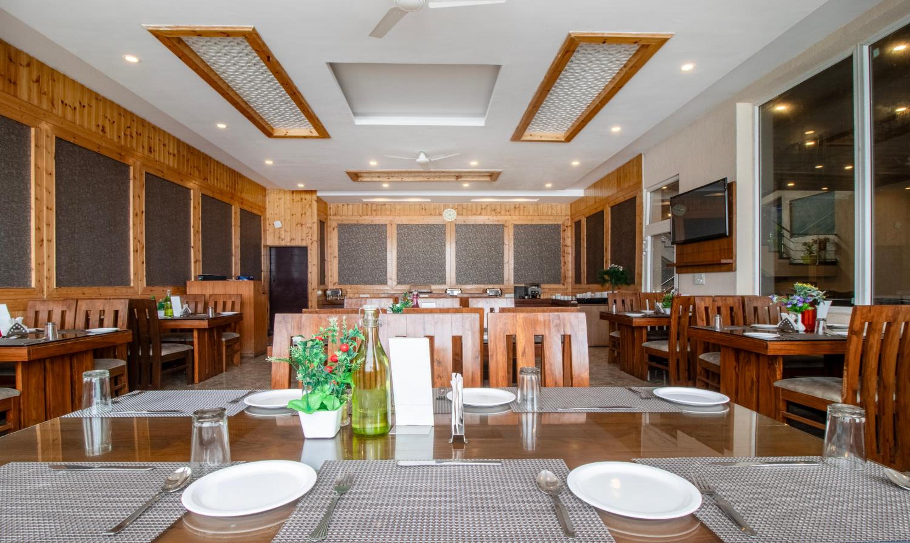 Mussoorie Vacations - Treebo Premium Queen Of Hills Near Mall Road - Property Image 12