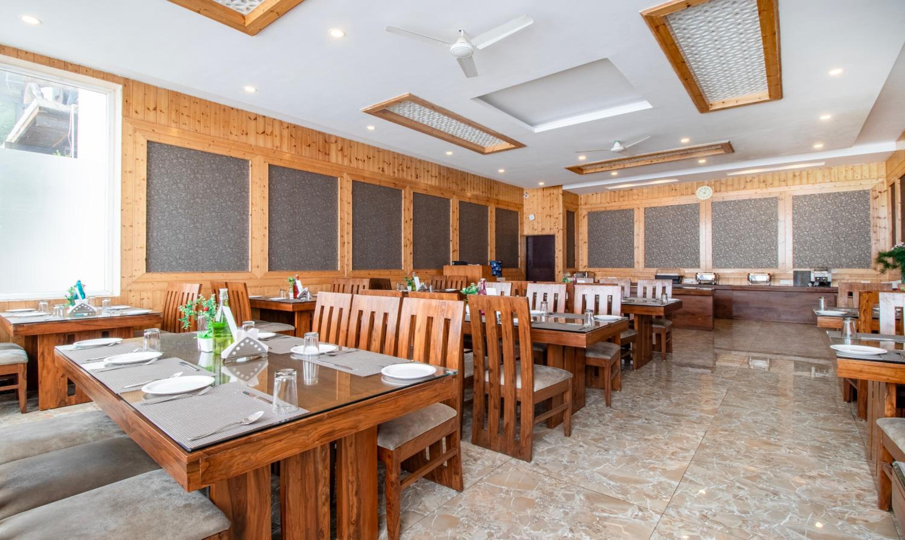 Mussoorie Vacations - Treebo Premium Queen Of Hills Near Mall Road - Property Image 4