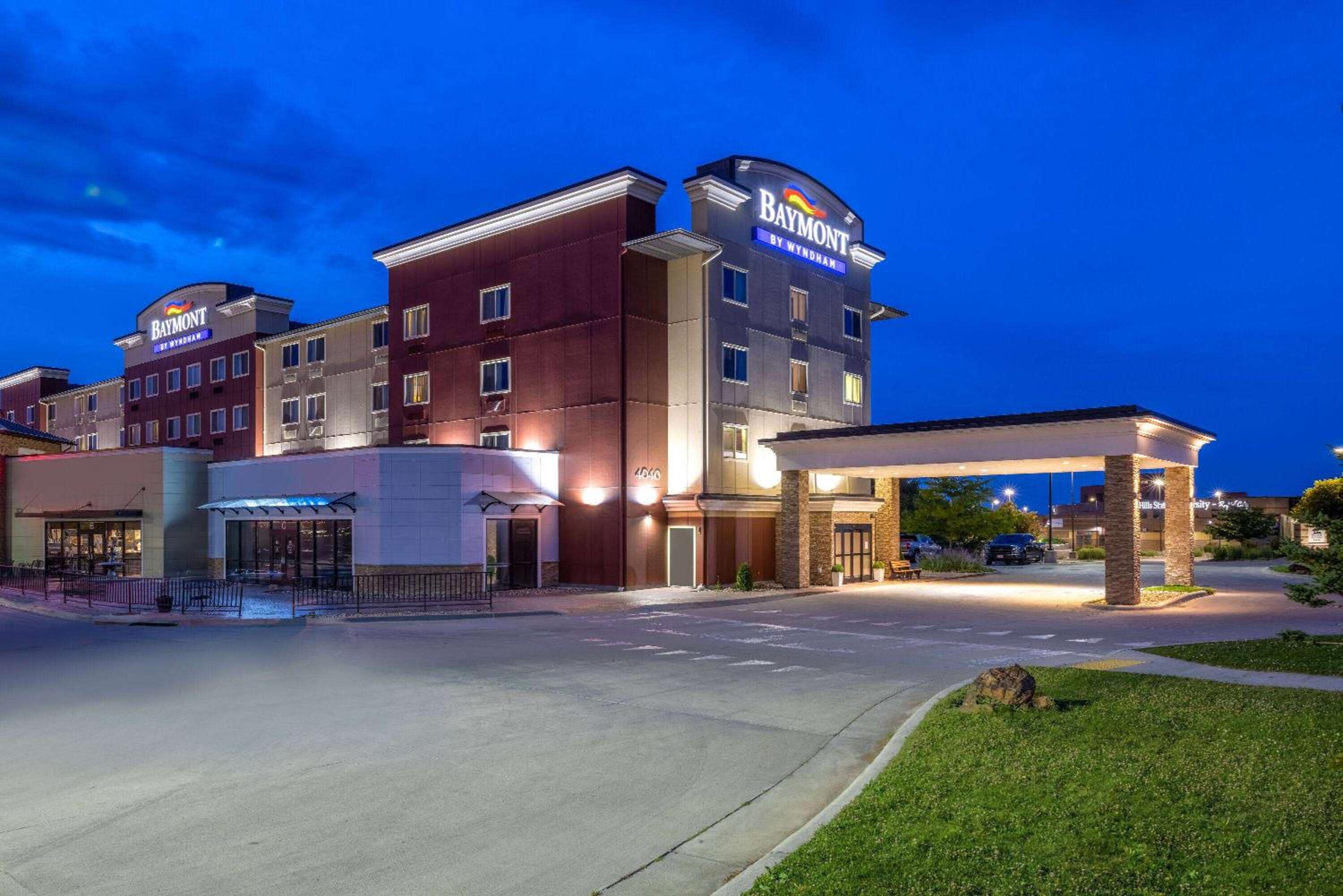 Hotel Baymont by Wyndham Rapid City - Image 1