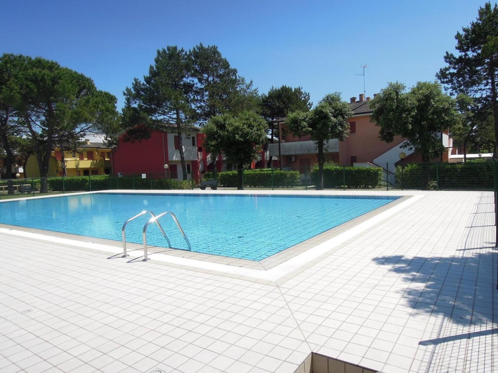 Functional flat in a fantastic residence with pool view 5