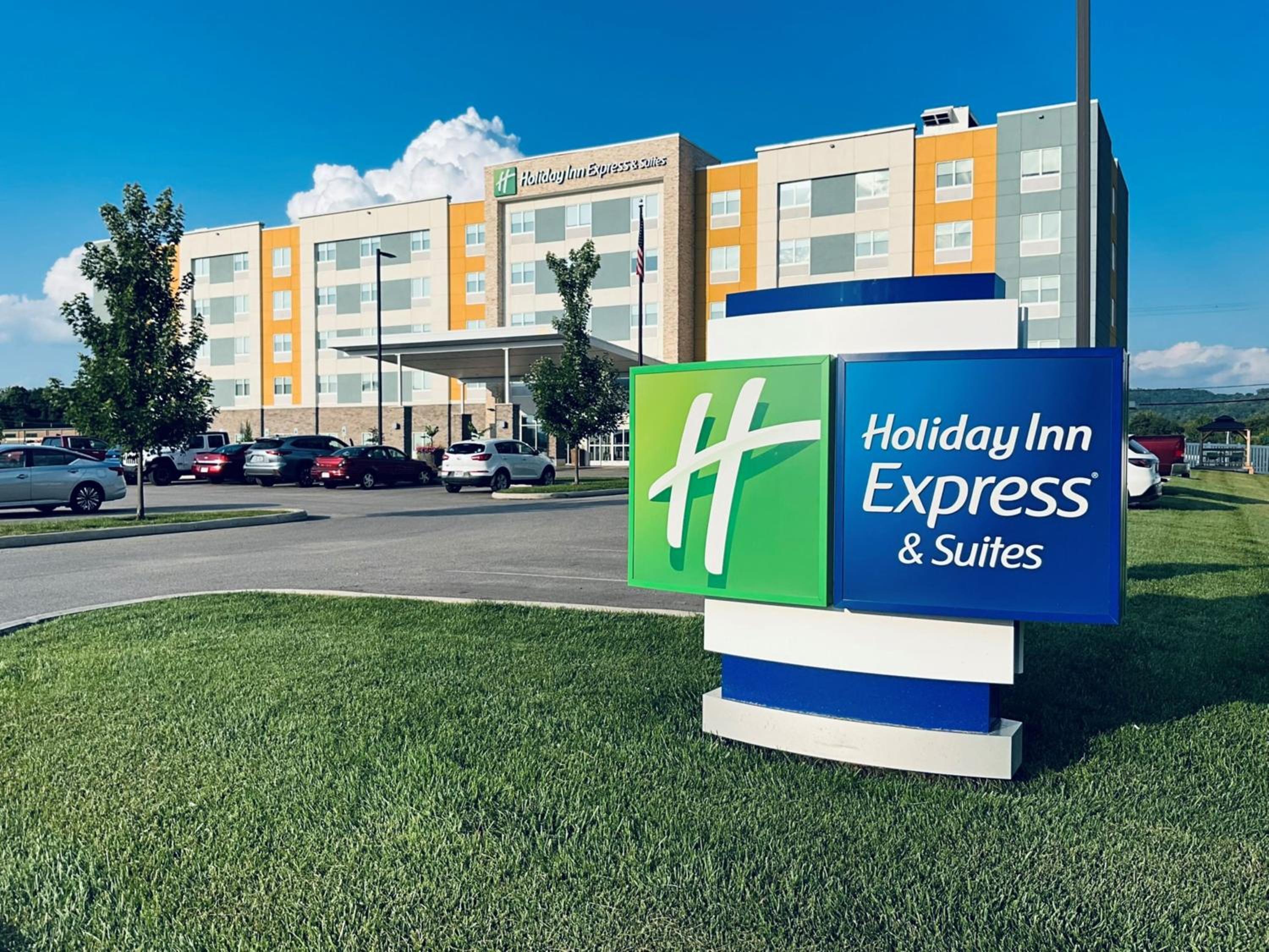 Hotel Holiday Inn Express & Suites - Moundsville, an IHG Hotel - Image 1