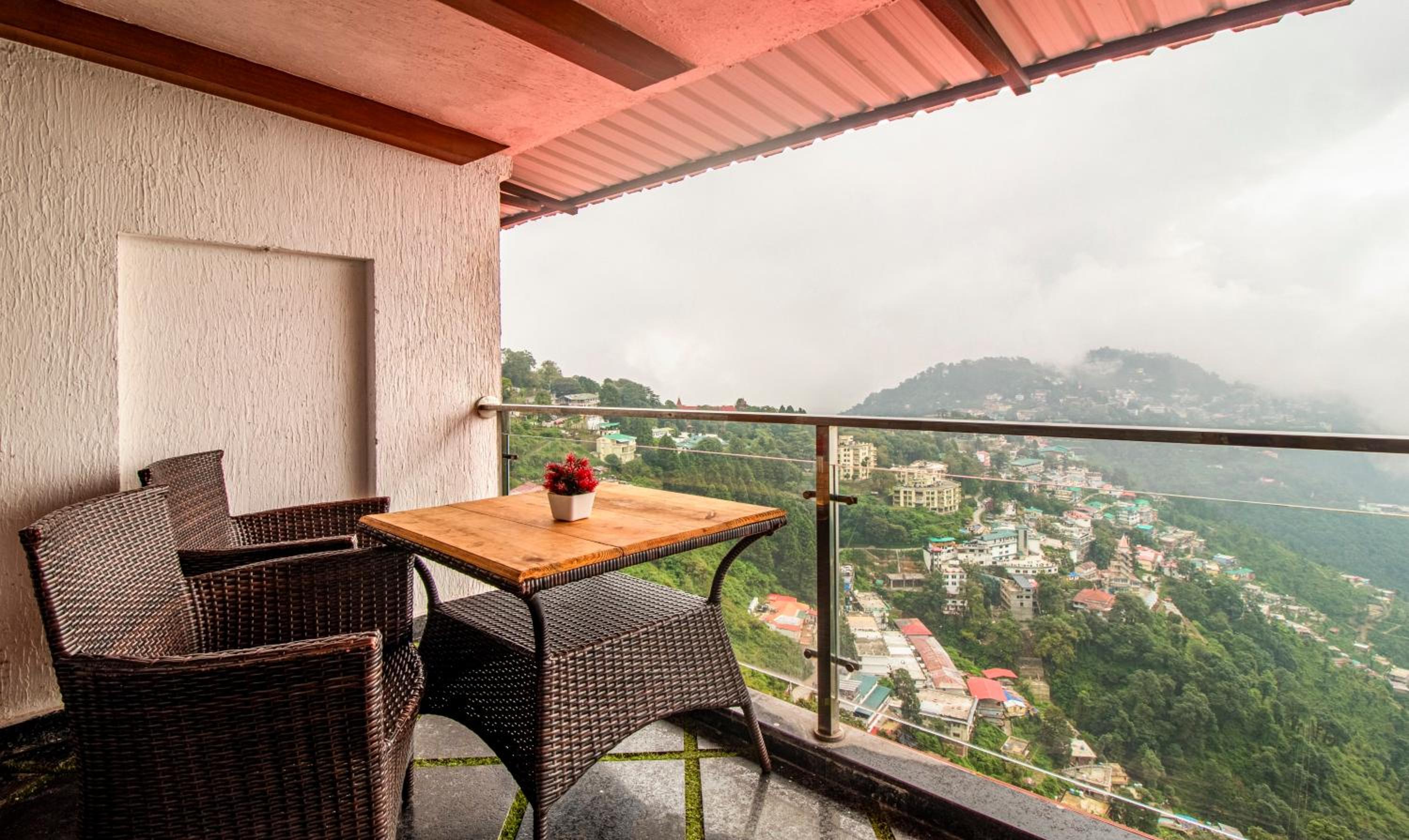 Mussoorie Vacations - Treebo Premium Queen Of Hills Near Mall Road - Property Image 4