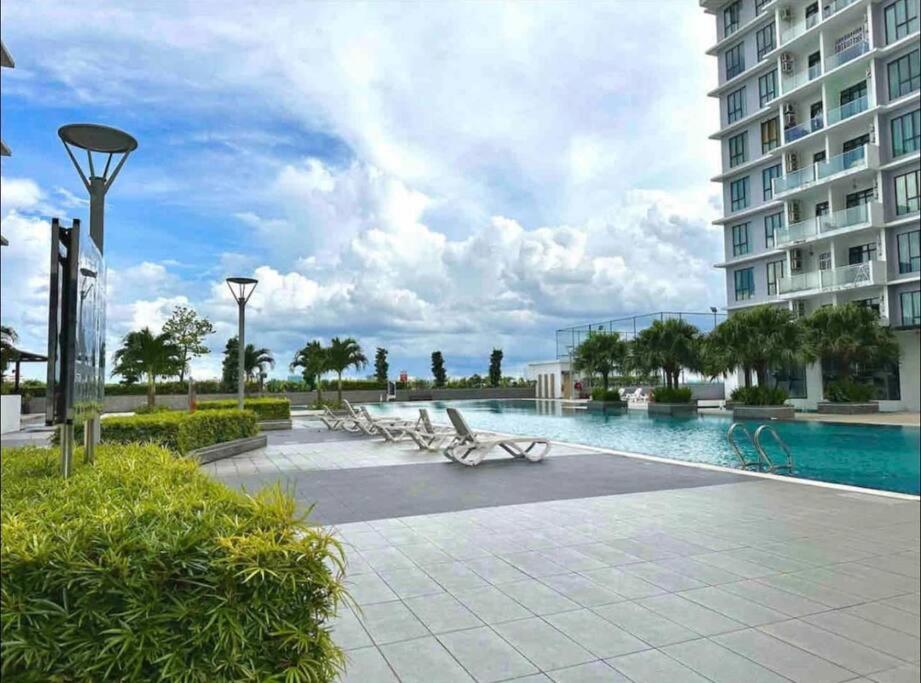 2BR@High Speed Platino Walkable to Paradigm Mall JB Skudai / CIQ