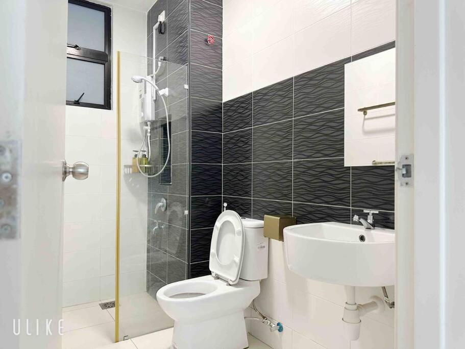 2BR@High Speed Platino Walkable to Paradigm Mall JB Skudai / CIQ