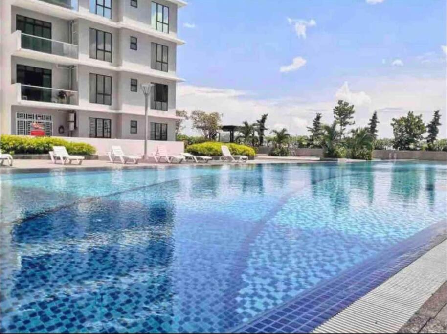 2BR@High Speed Platino Walkable to Paradigm Mall JB Skudai / CIQ