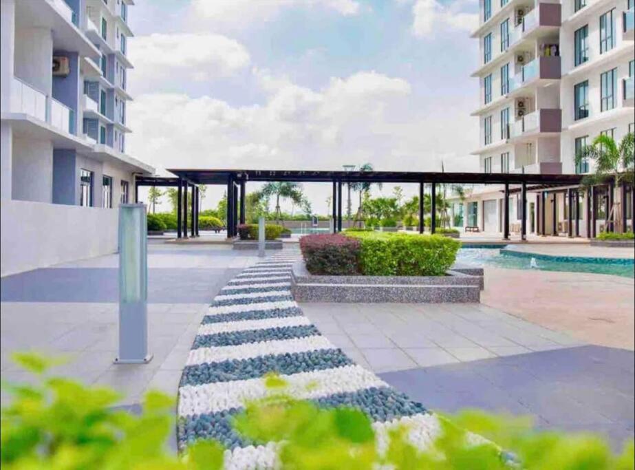 2BR@High Speed Platino Walkable to Paradigm Mall JB Skudai / CIQ