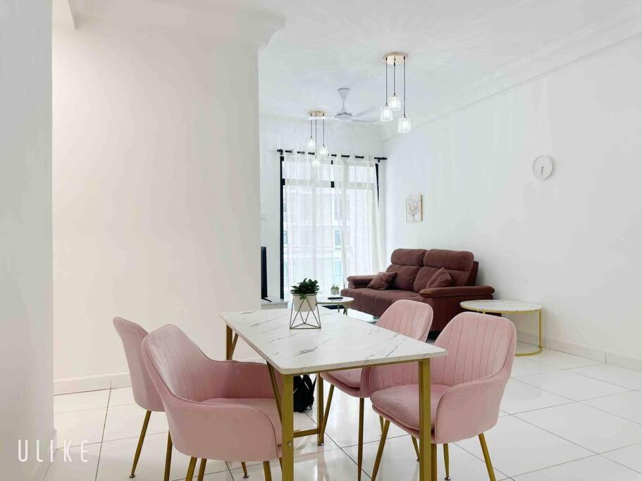 2BR@High Speed Platino Walkable to Paradigm Mall JB Skudai / CIQ