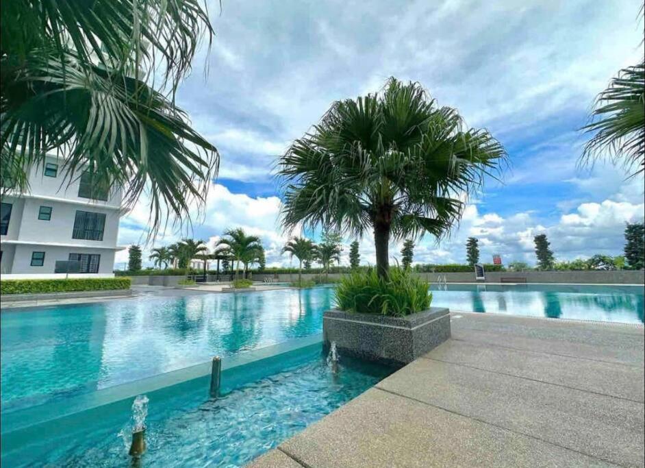 2BR@High Speed Platino Walkable to Paradigm Mall JB Skudai / CIQ