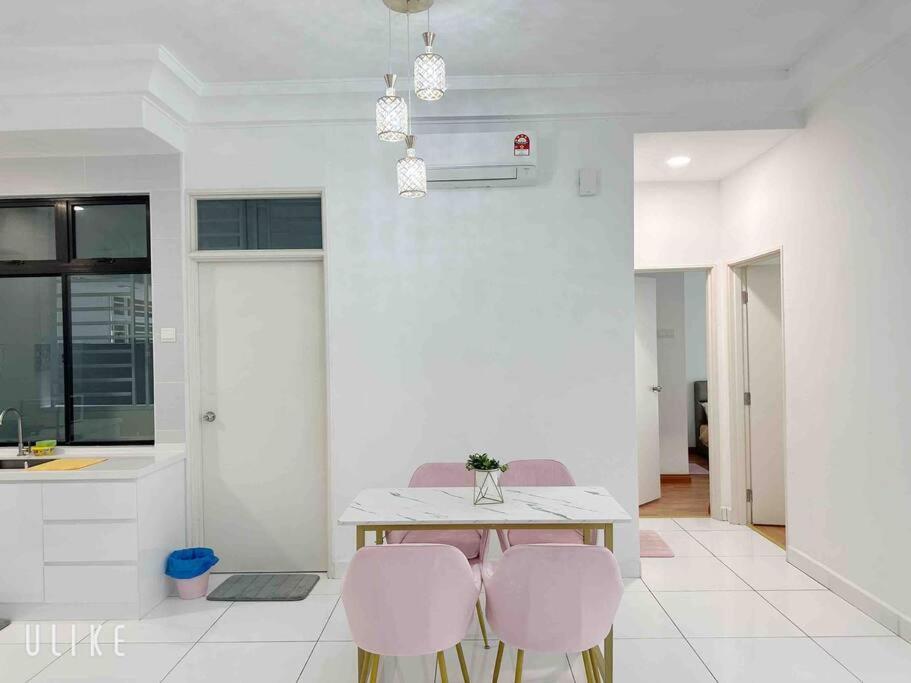 2BR@High Speed Platino Walkable to Paradigm Mall JB Skudai / CIQ