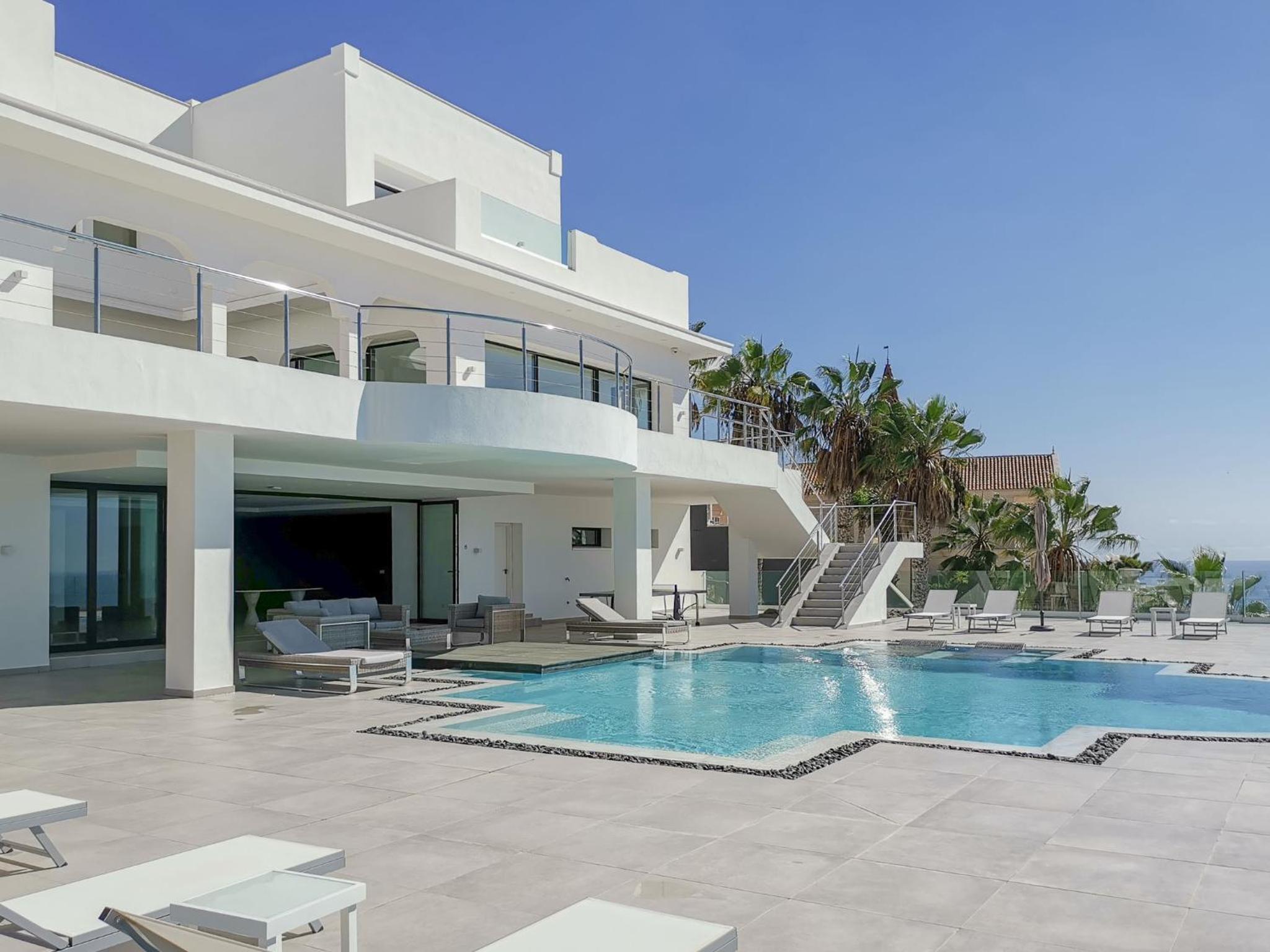 KARAT Villa Presidencial
