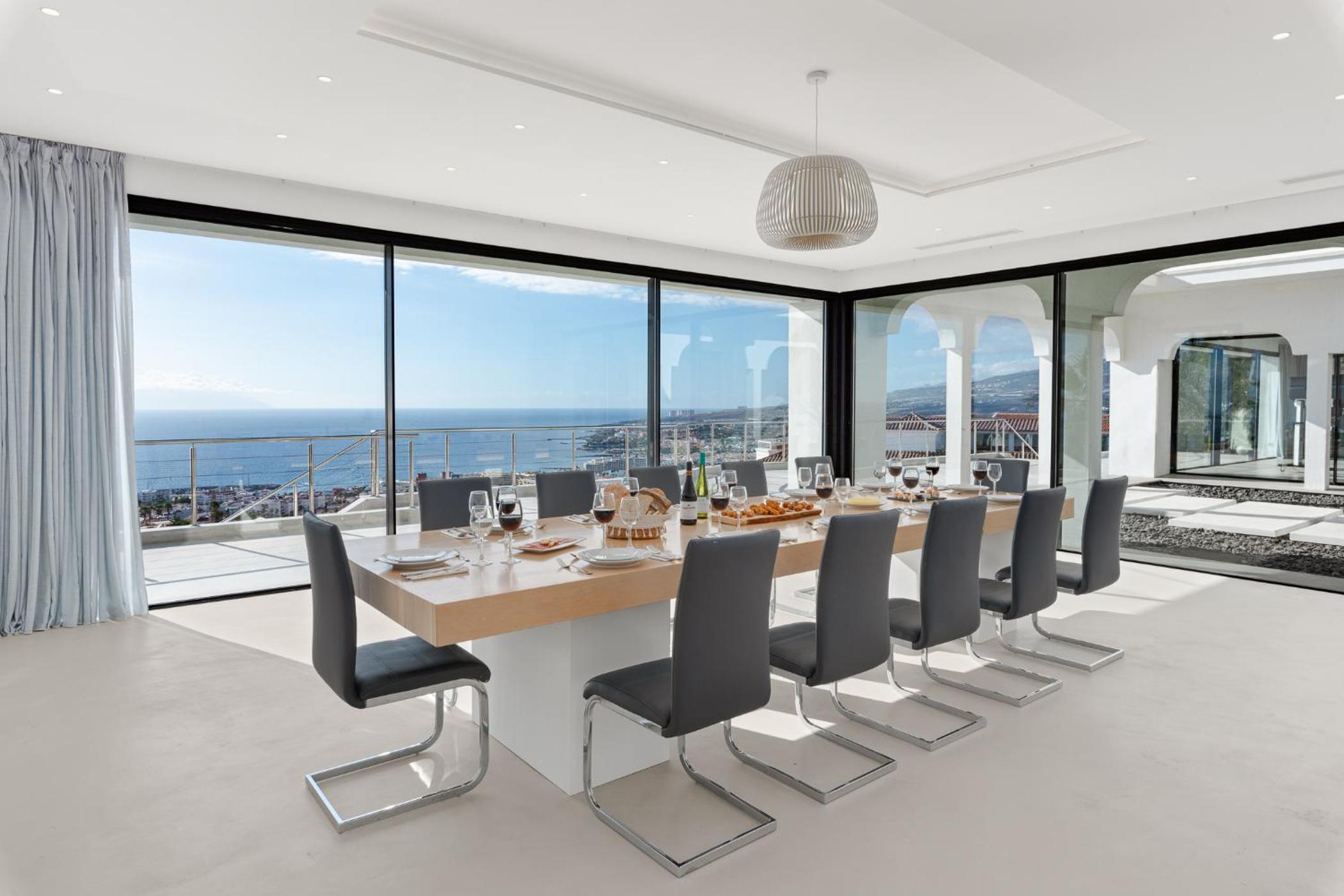 KARAT Villa Presidencial