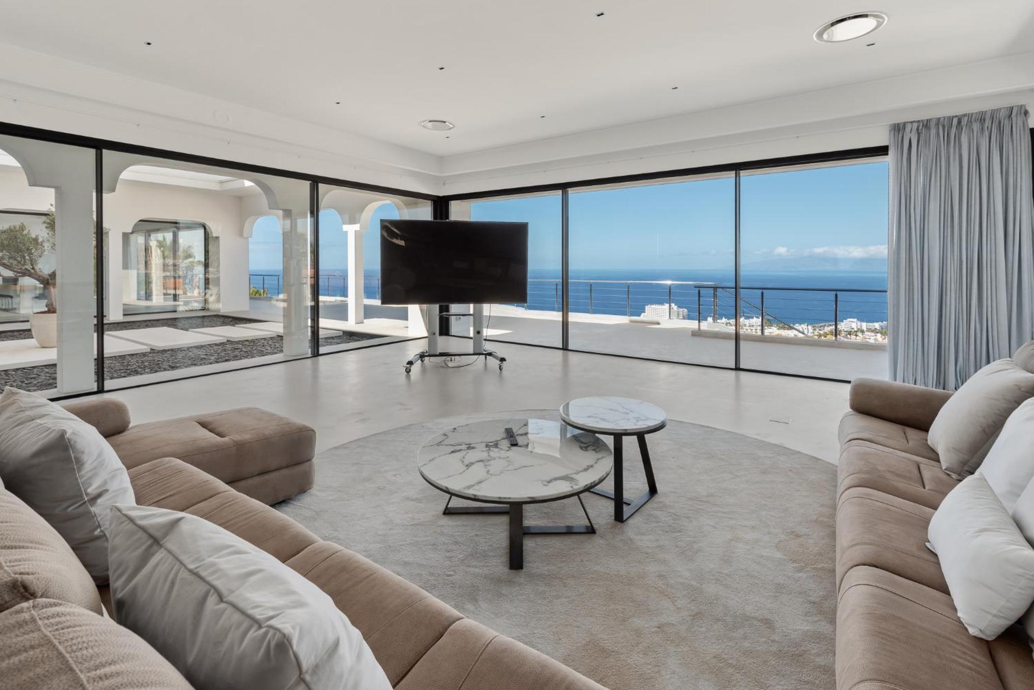 KARAT Villa Presidencial