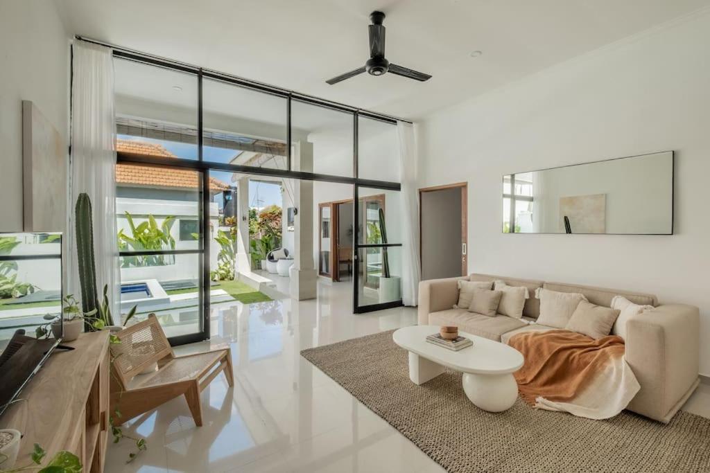 AMAZING 3 BDR Canggu Villa in ULTIMATE location