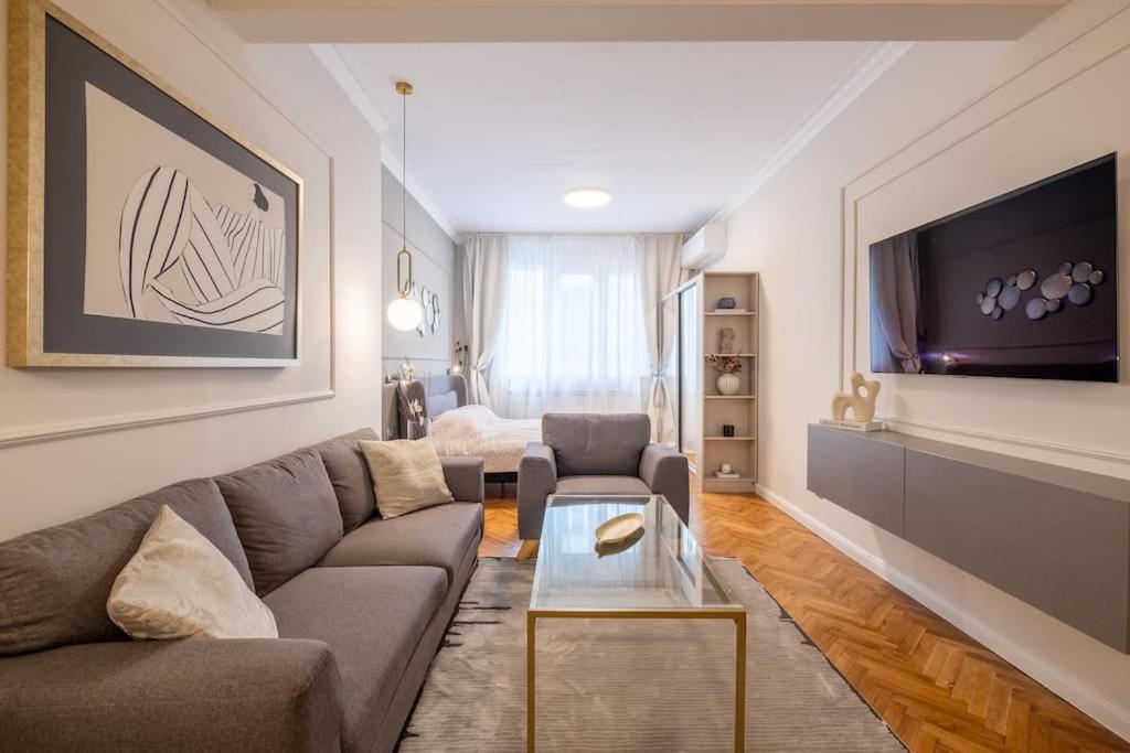 Calm, Luxury Apartment, Premium Location at NDK!