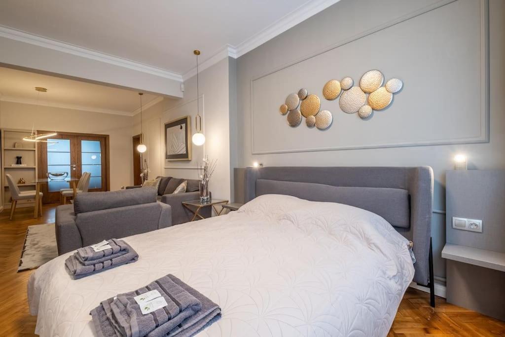 Calm, Luxury Apartment, Premium Location at NDK!
