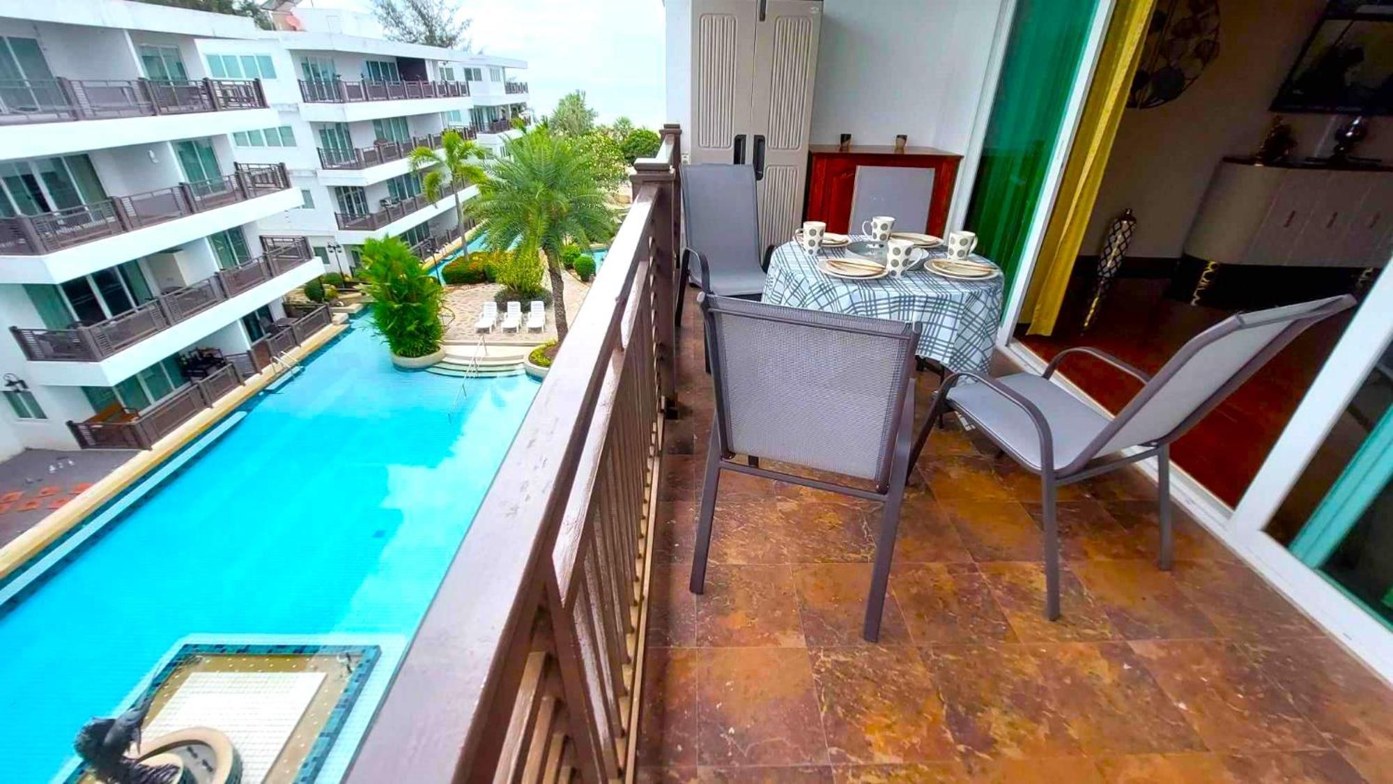 Beachfront Apartment with Balcony, Sea View & Pool View - Cha Am - Hua Hin