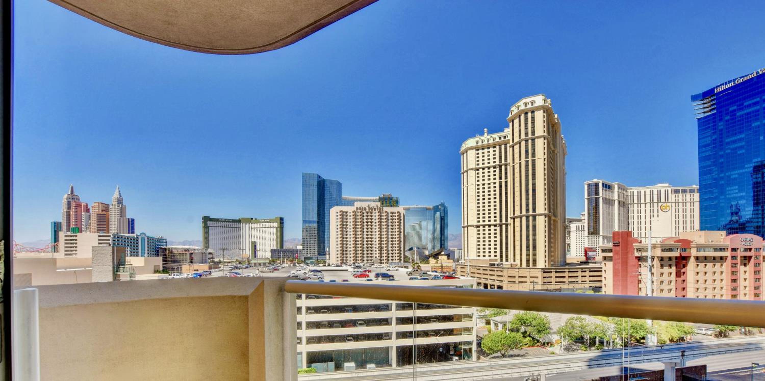 Strip View Balcony Suites - No Resort Fee !
