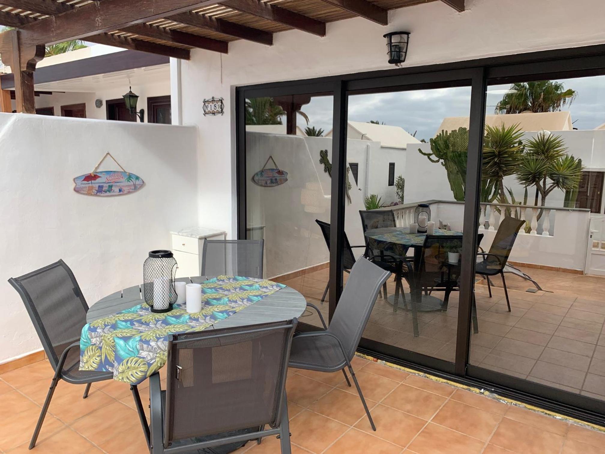 One bedroom bungalow Playa Bastian Costa Teguise photo 2
