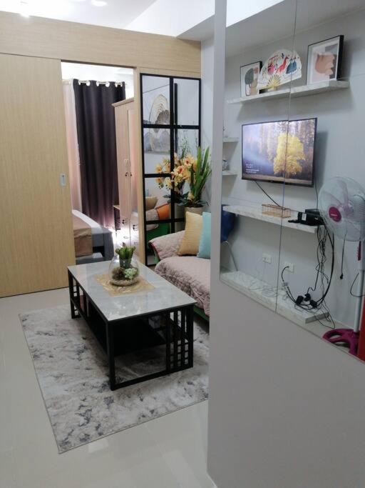 Cozy 1bed room w balcony condo Fully furnished view 4