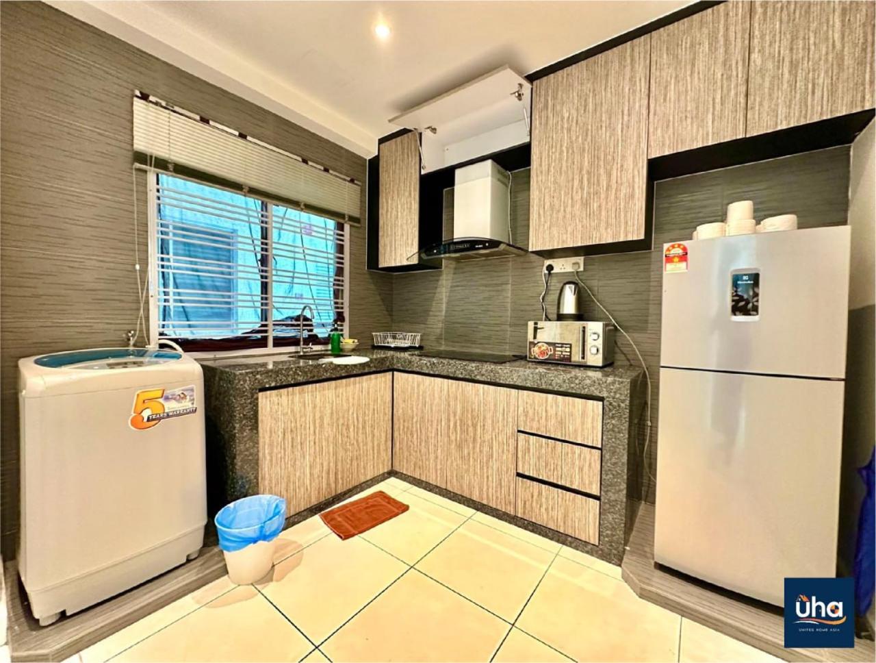 Akademik Suite by RR JBcity