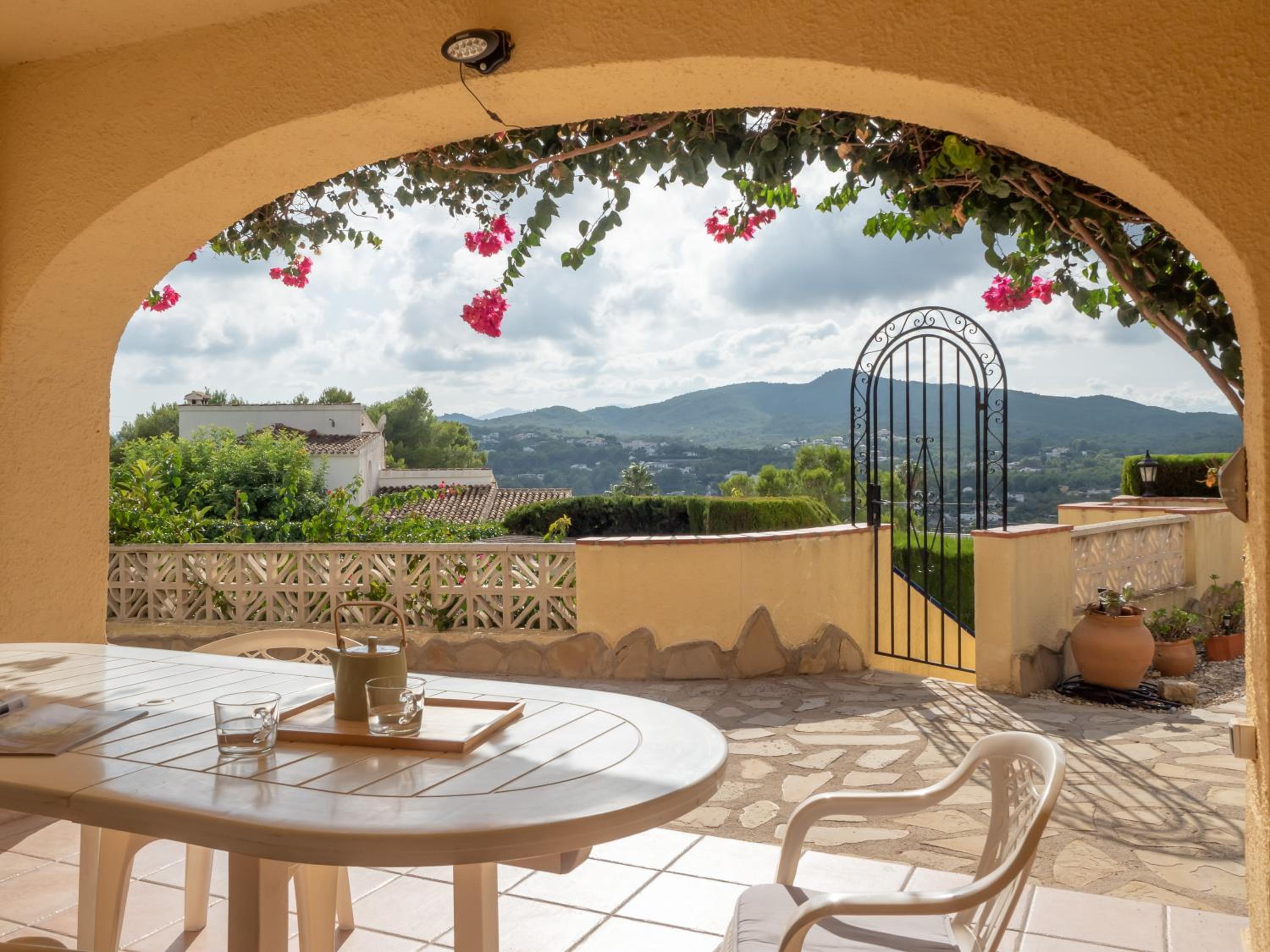 Authentic groundfloor apartment in beautiful villa, Javea