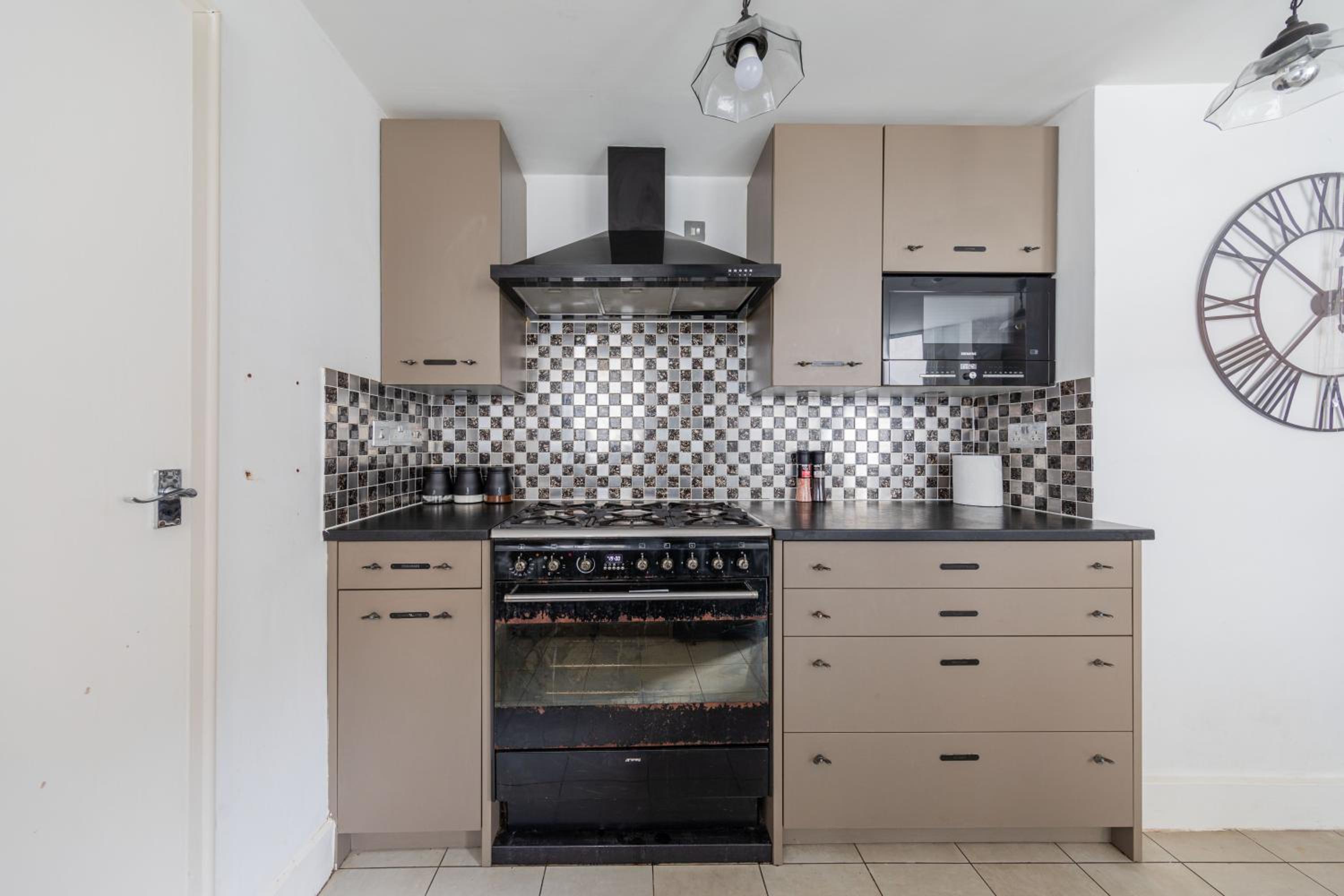 Charming 1 Bed Flat w Courtyard in Central London