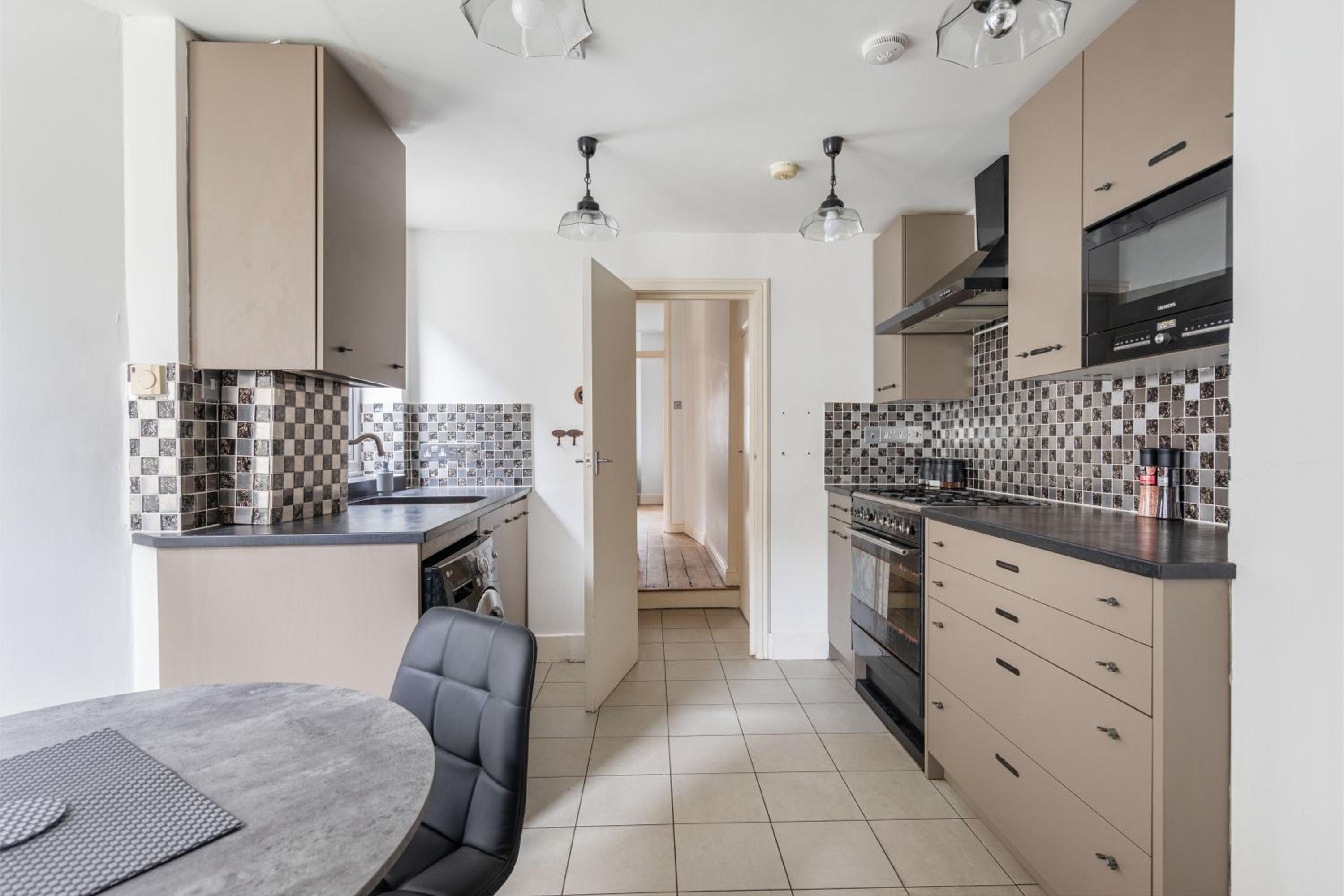 Charming 1 Bed Flat w Courtyard in Central London