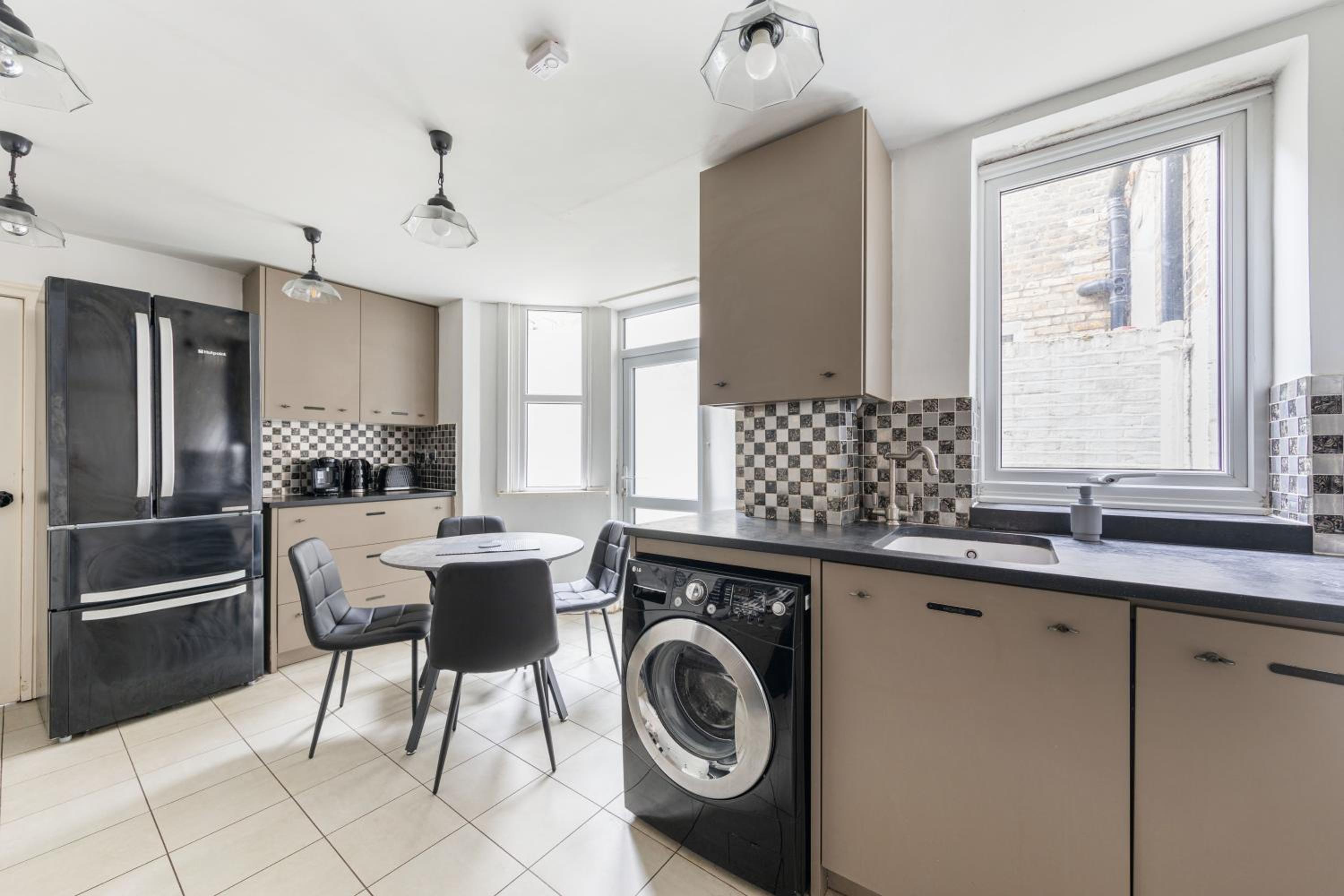 Charming 1 Bed Flat w Courtyard in Central London