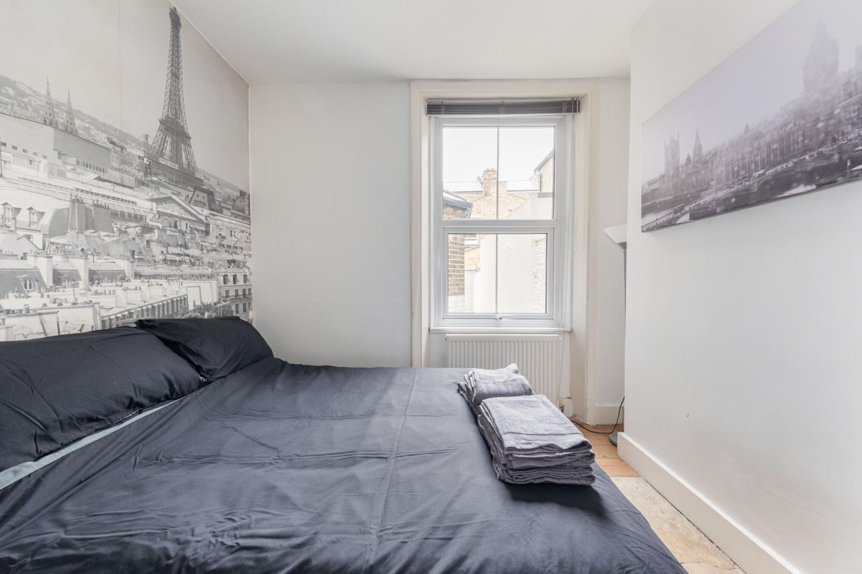Charming 1 Bed Flat w Courtyard in Central London