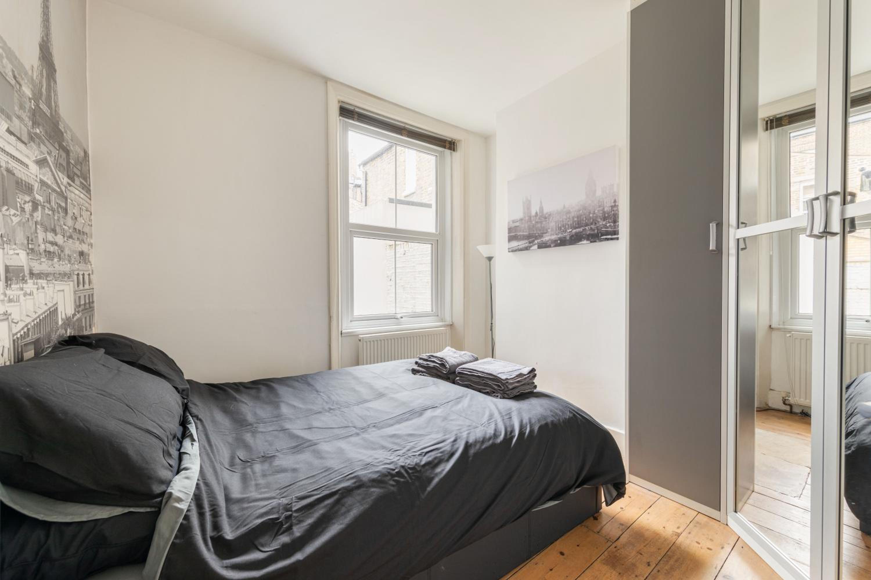 Charming 1 Bed Flat w Courtyard in Central London