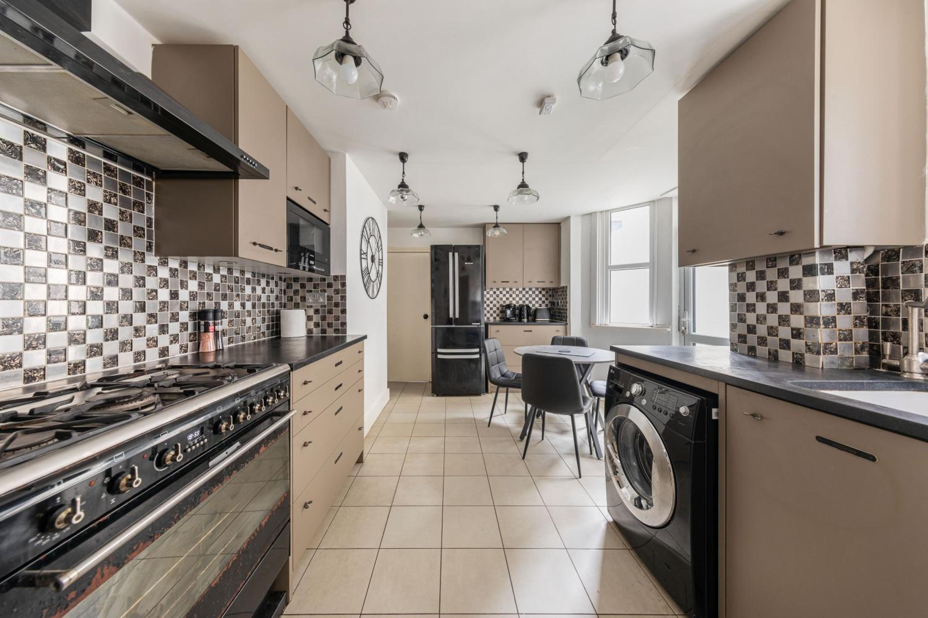 Charming 1 Bed Flat w Courtyard in Central London