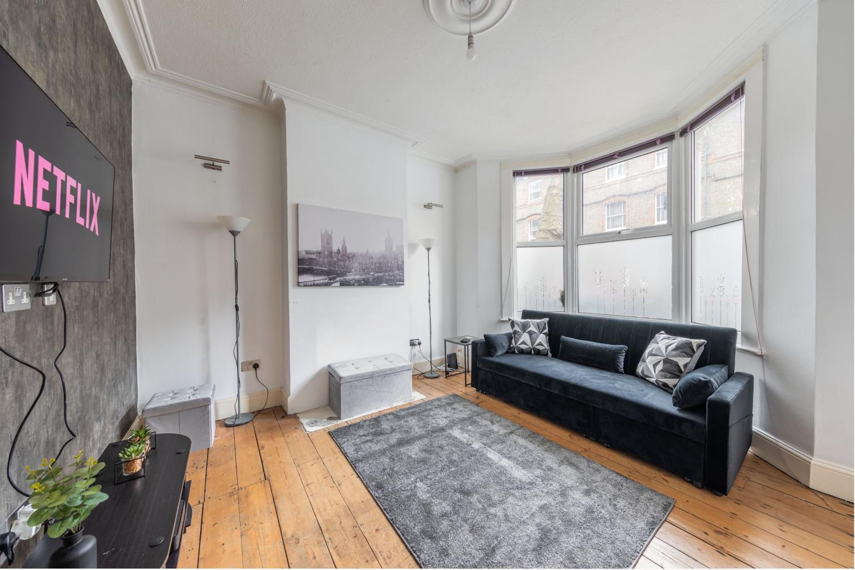 Charming 1 Bed Flat w Courtyard in Central London