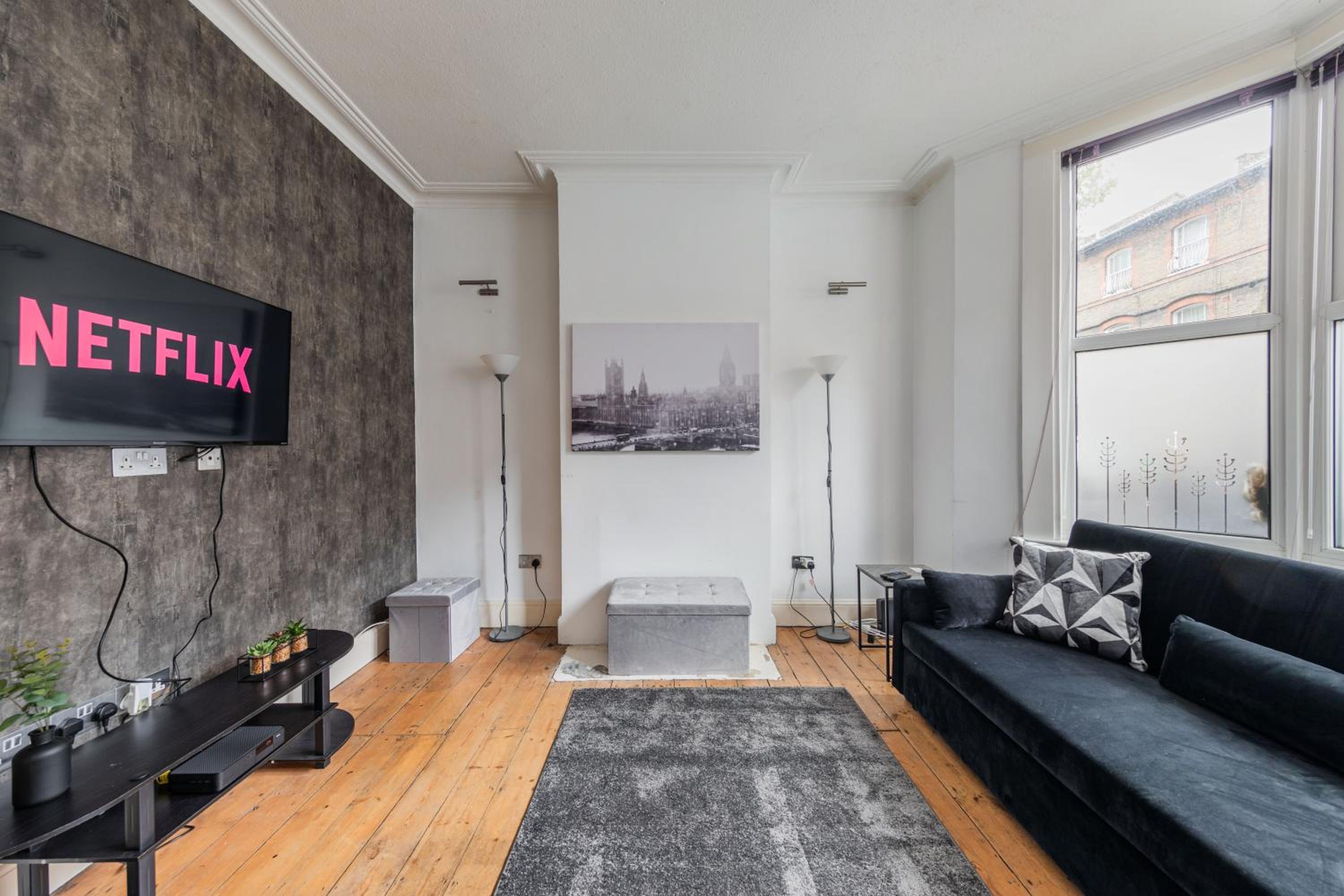 Charming 1 Bed Flat w Courtyard in Central London