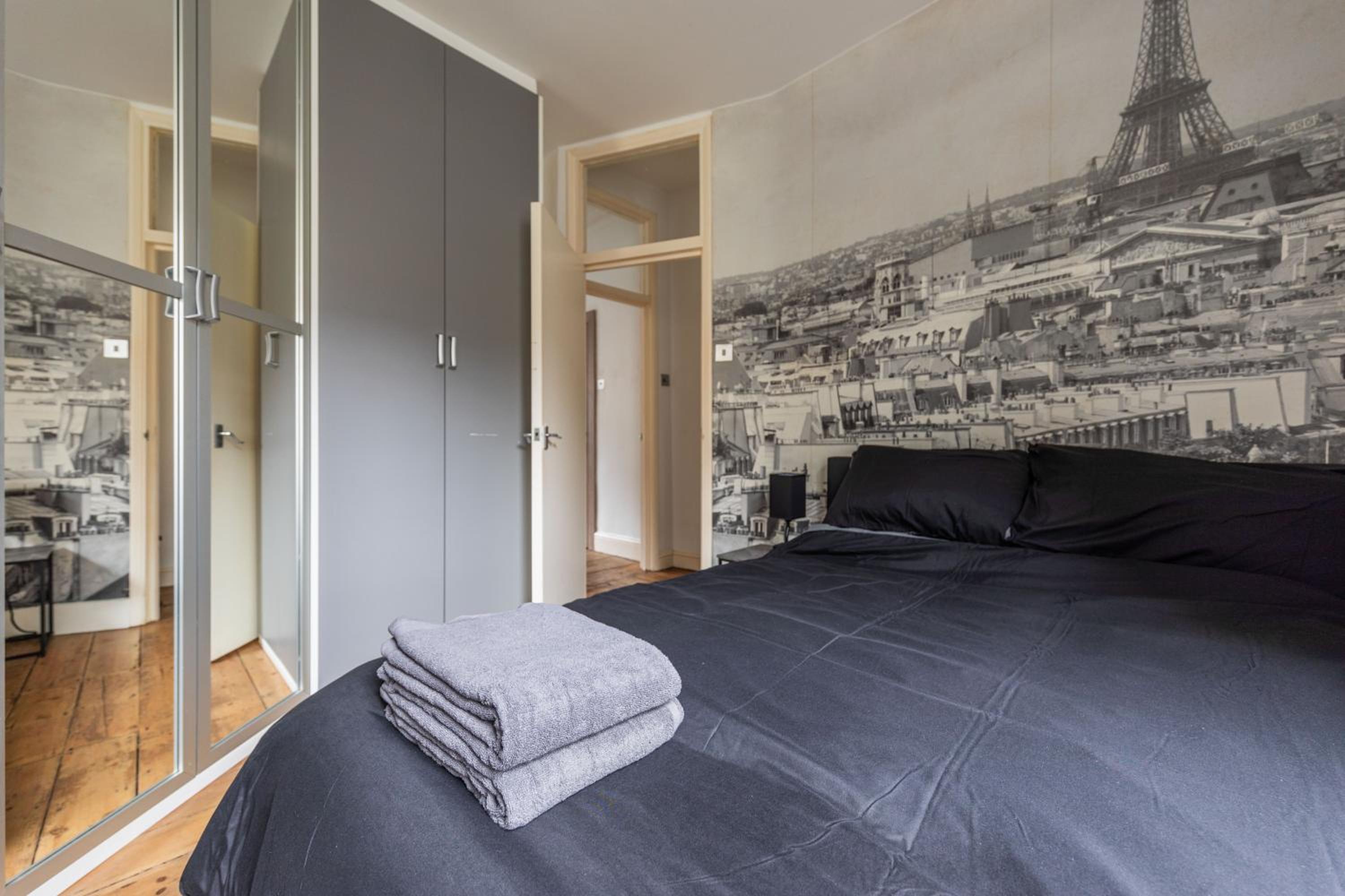 Charming 1 Bed Flat w Courtyard in Central London