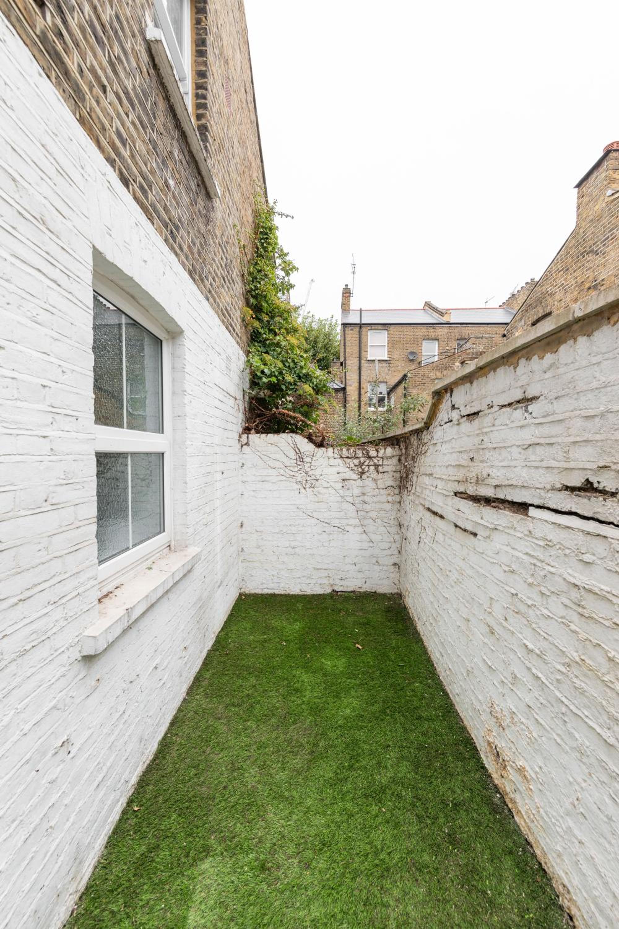 Charming 1 Bed Flat w Courtyard in Central London