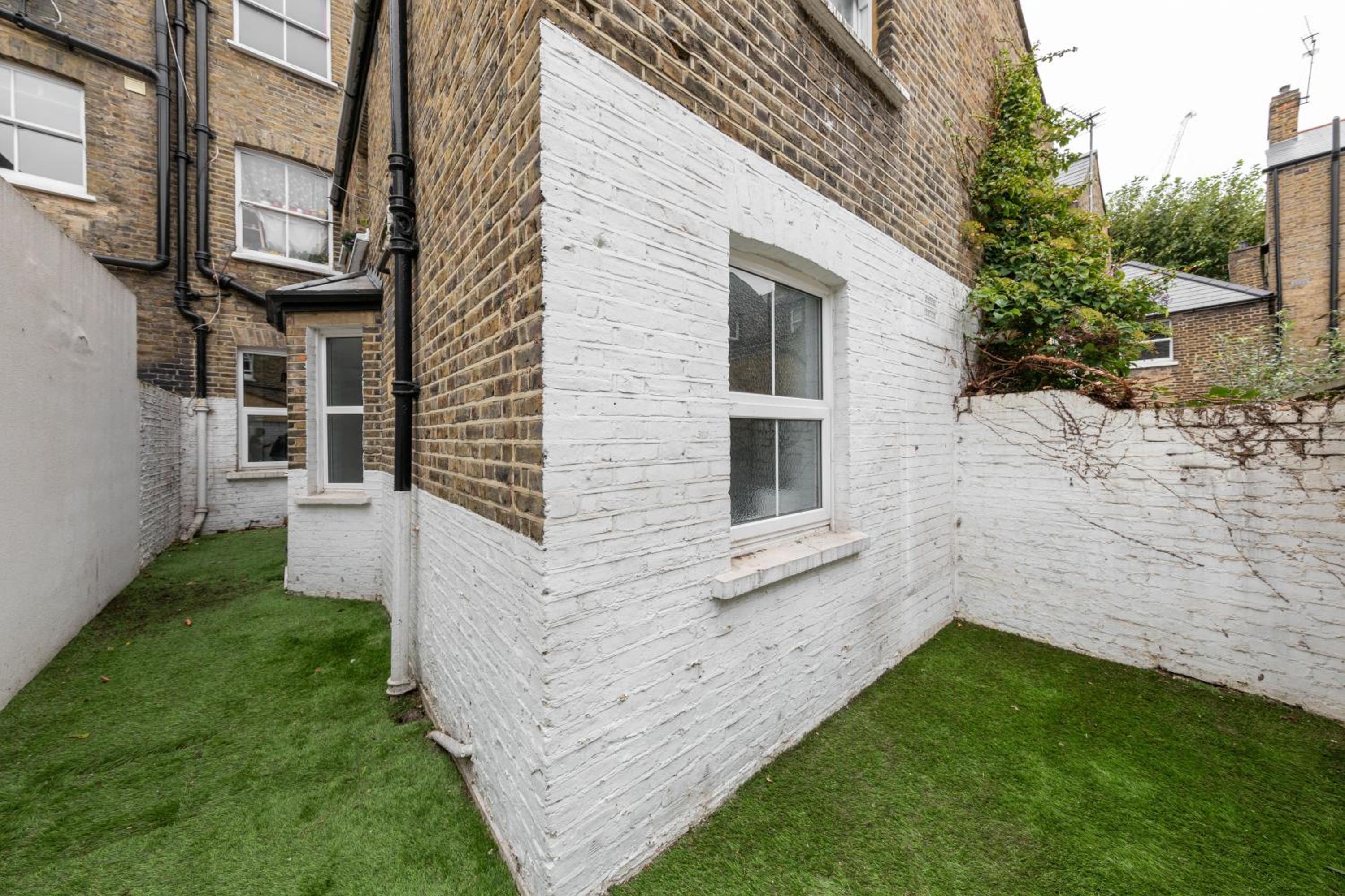 Charming 1 Bed Flat w Courtyard in Central London