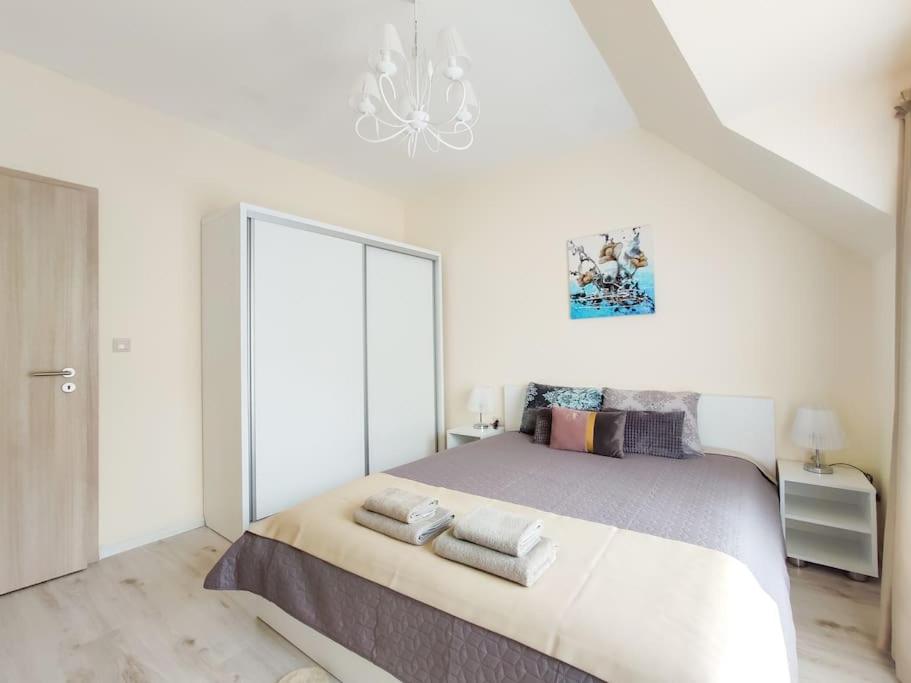 Beachfront Panoramic Flat @ South Bay residence
