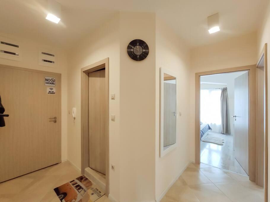 Beachfront Panoramic Flat @ South Bay residence