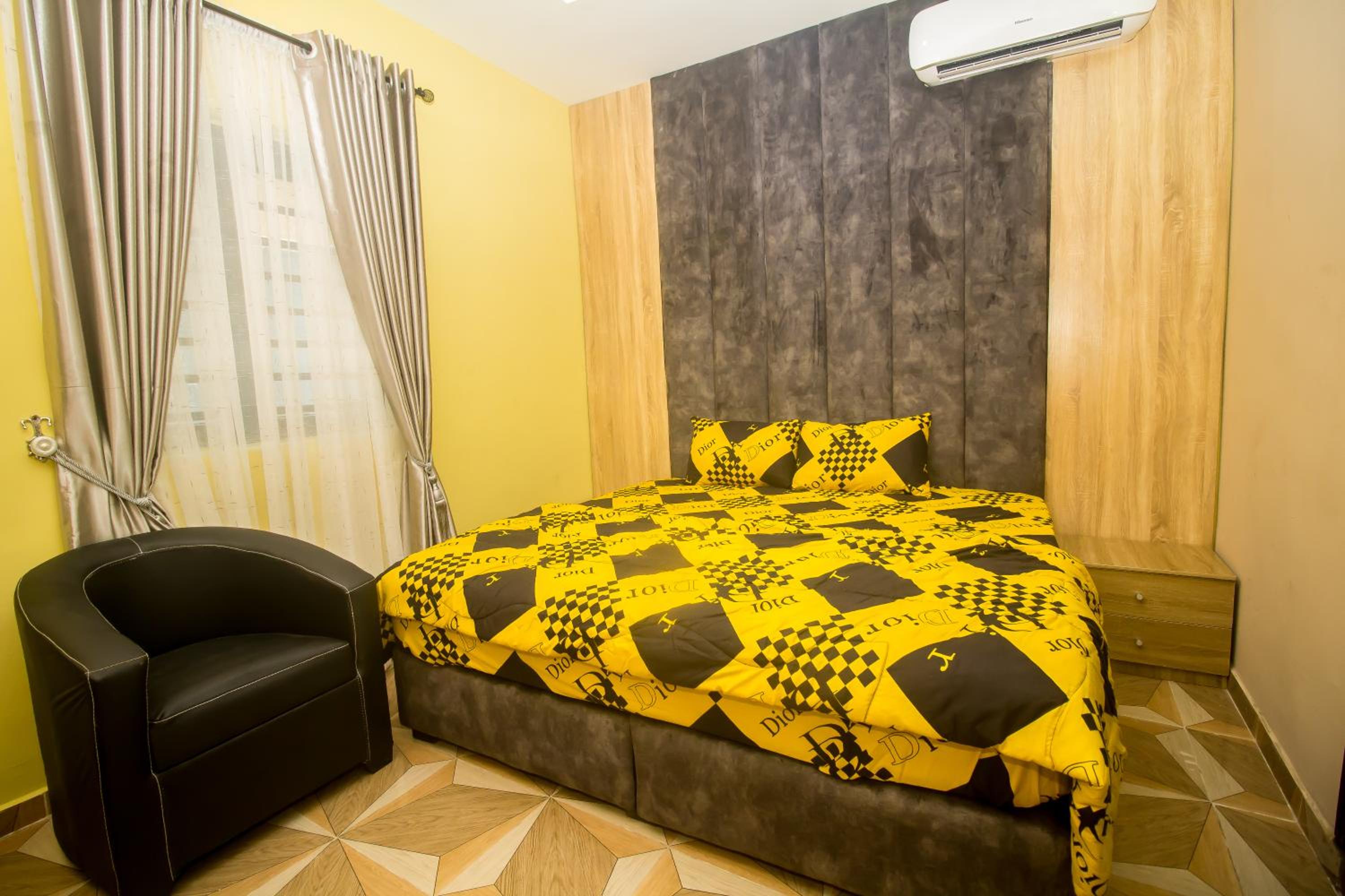Outstanding Studio Apartment view 3